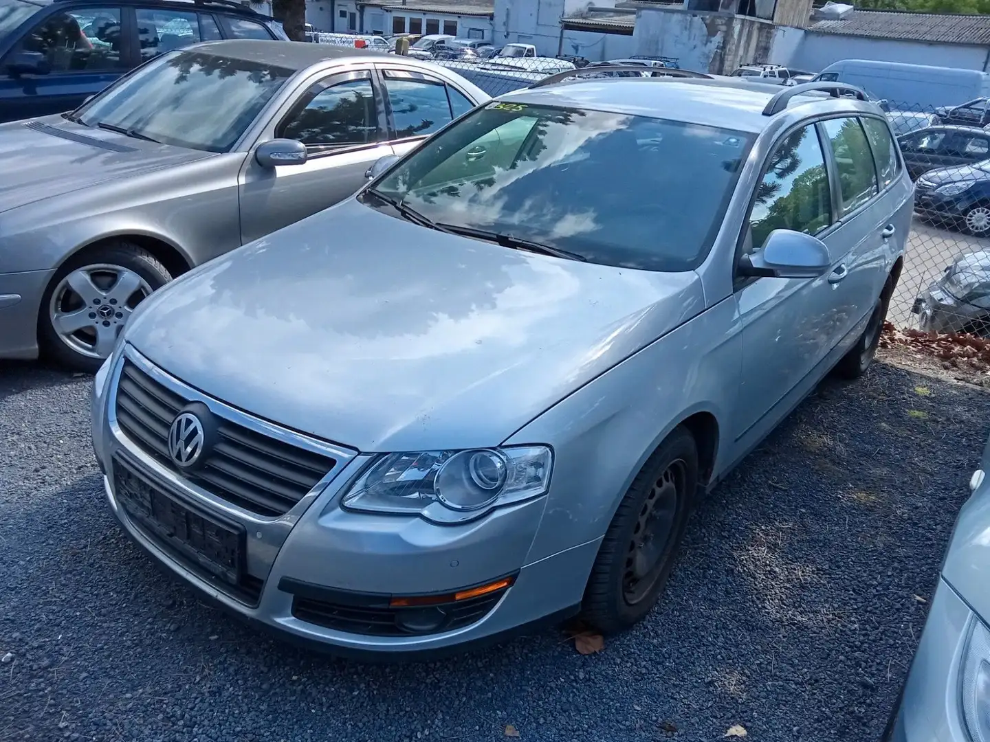 Volkswagen Passat Variant Trendline TDI BlueMotion Silber - 1