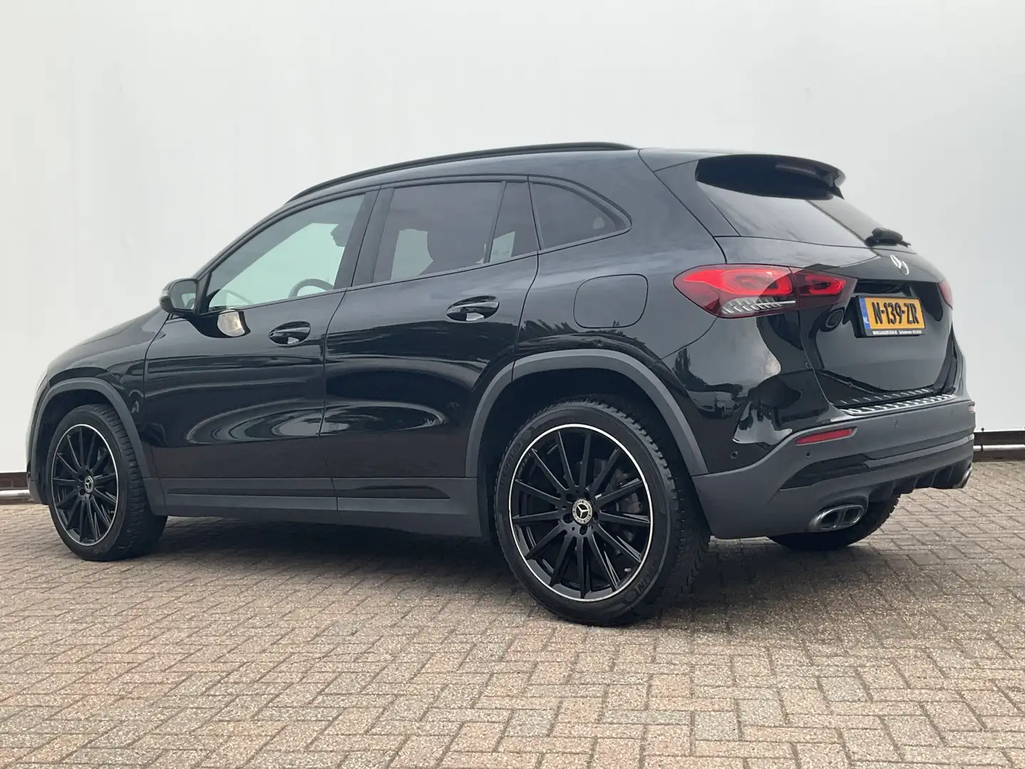 Mercedes-Benz GLA 250 e Business Solution AMG PHEV Nav/Cruise Stoelverw Černá - 2