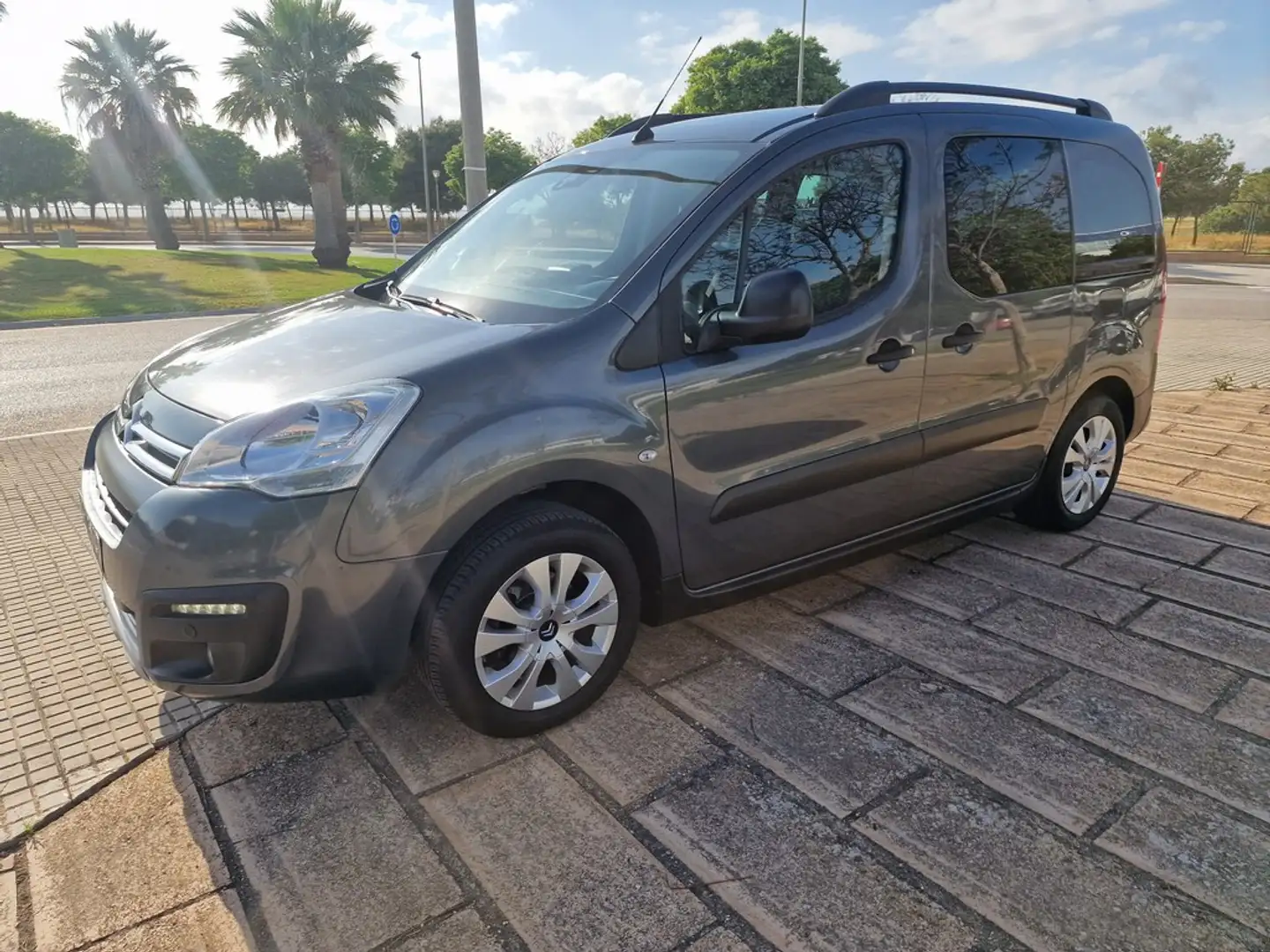 Citroen Berlingo PureTech S&S Talla M Shine 110 Gris - 1