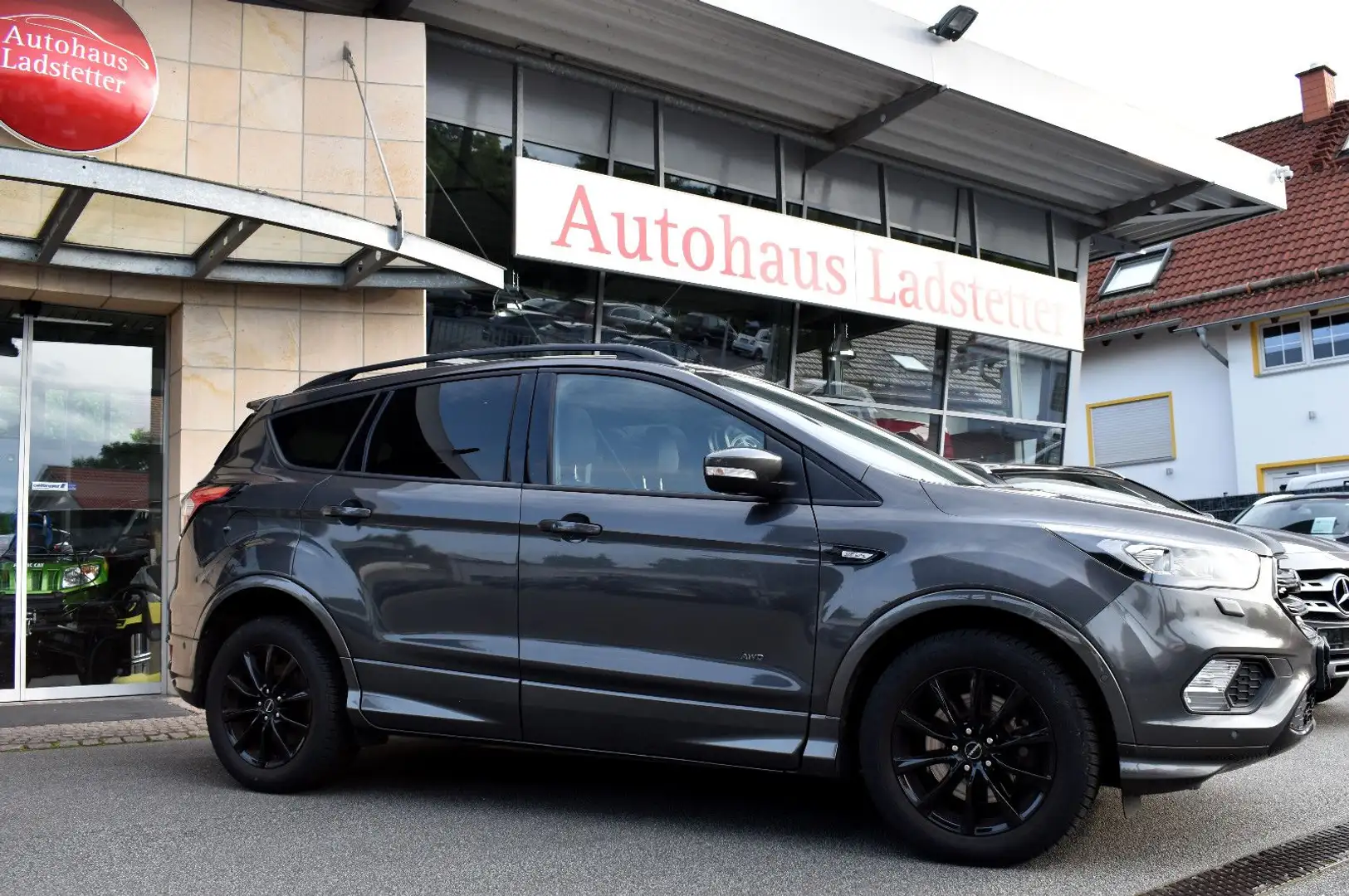 Ford Kuga ST-Line*4x4*Pano*Kamera*Xenon*Navi*Ambiente Grijs - 2