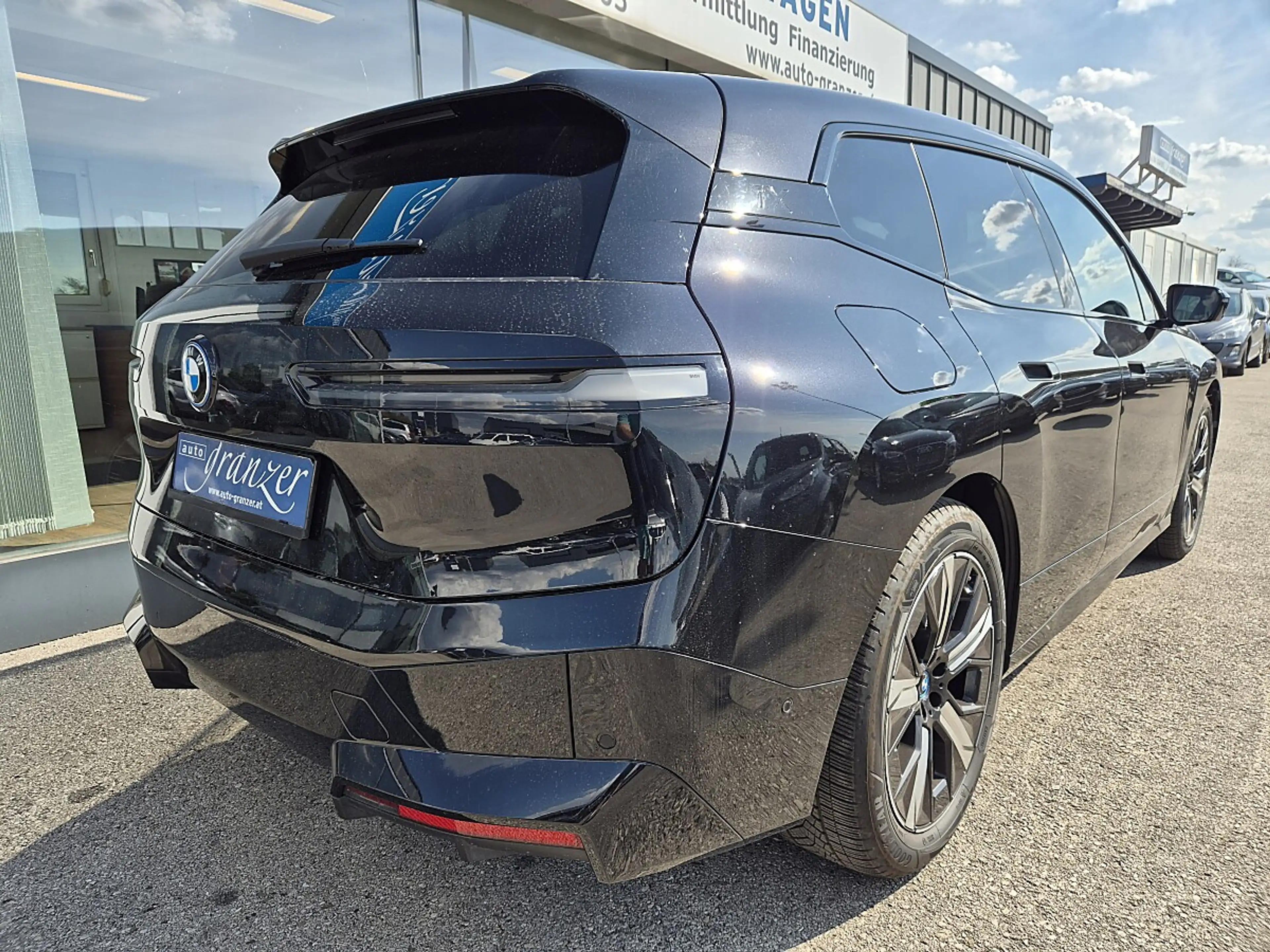 BMW iX xDrive40 — photo 6