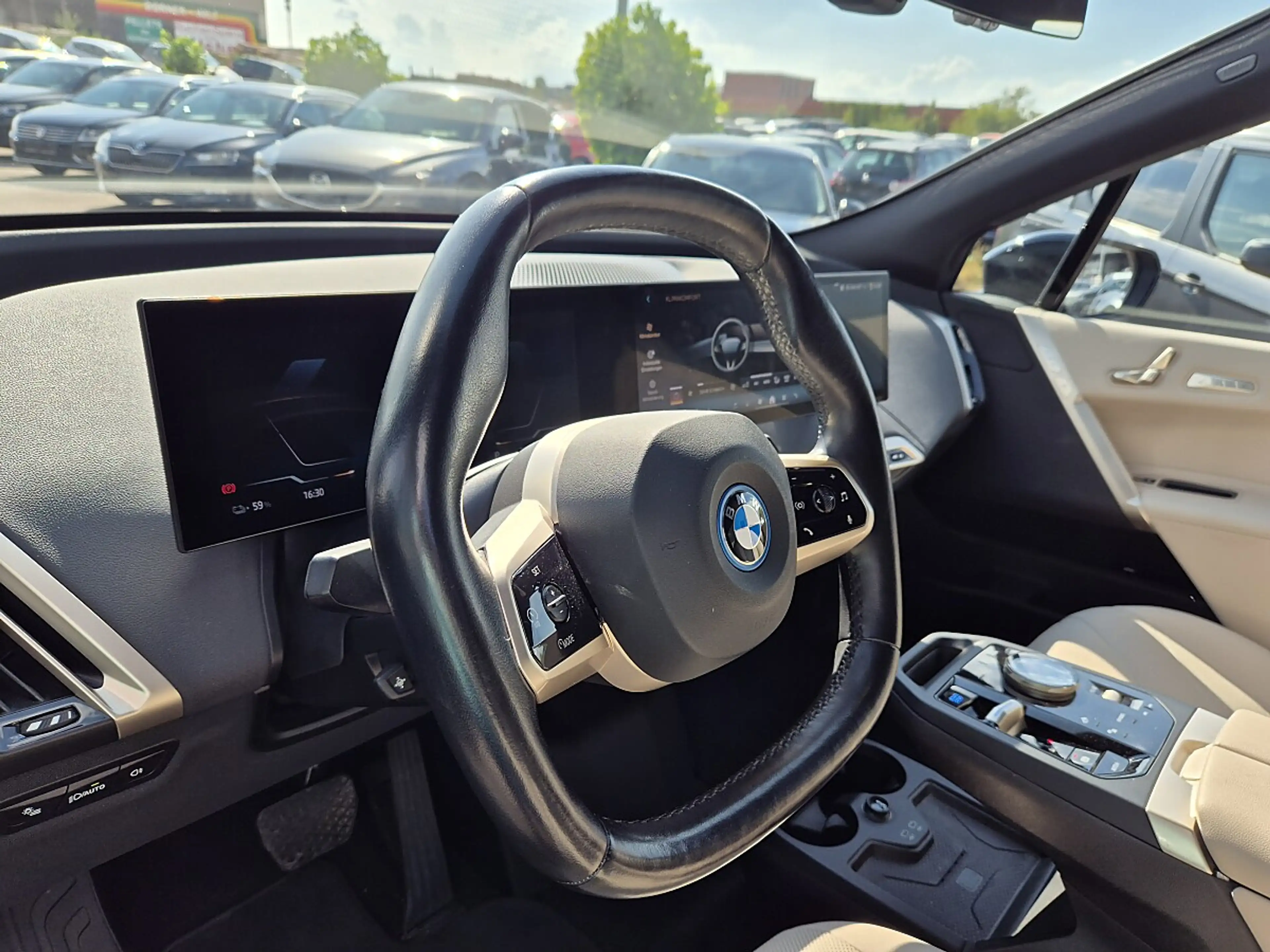 BMW iX xDrive40 — photo 8