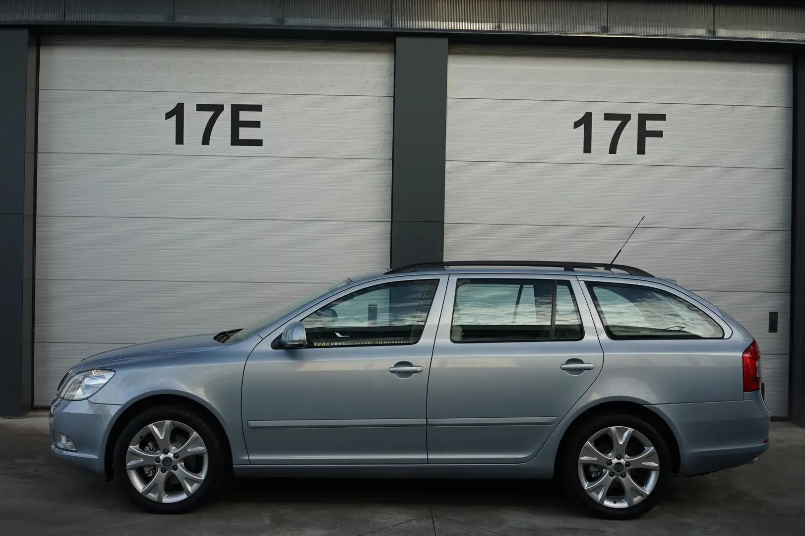 Skoda Octavia Combi 1.8 TSI Elegance Blauw - 1