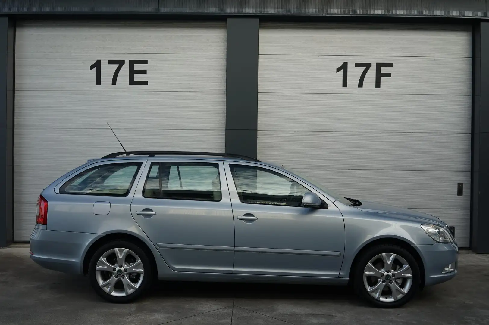 Skoda Octavia Combi 1.8 TSI Elegance Blauw - 2