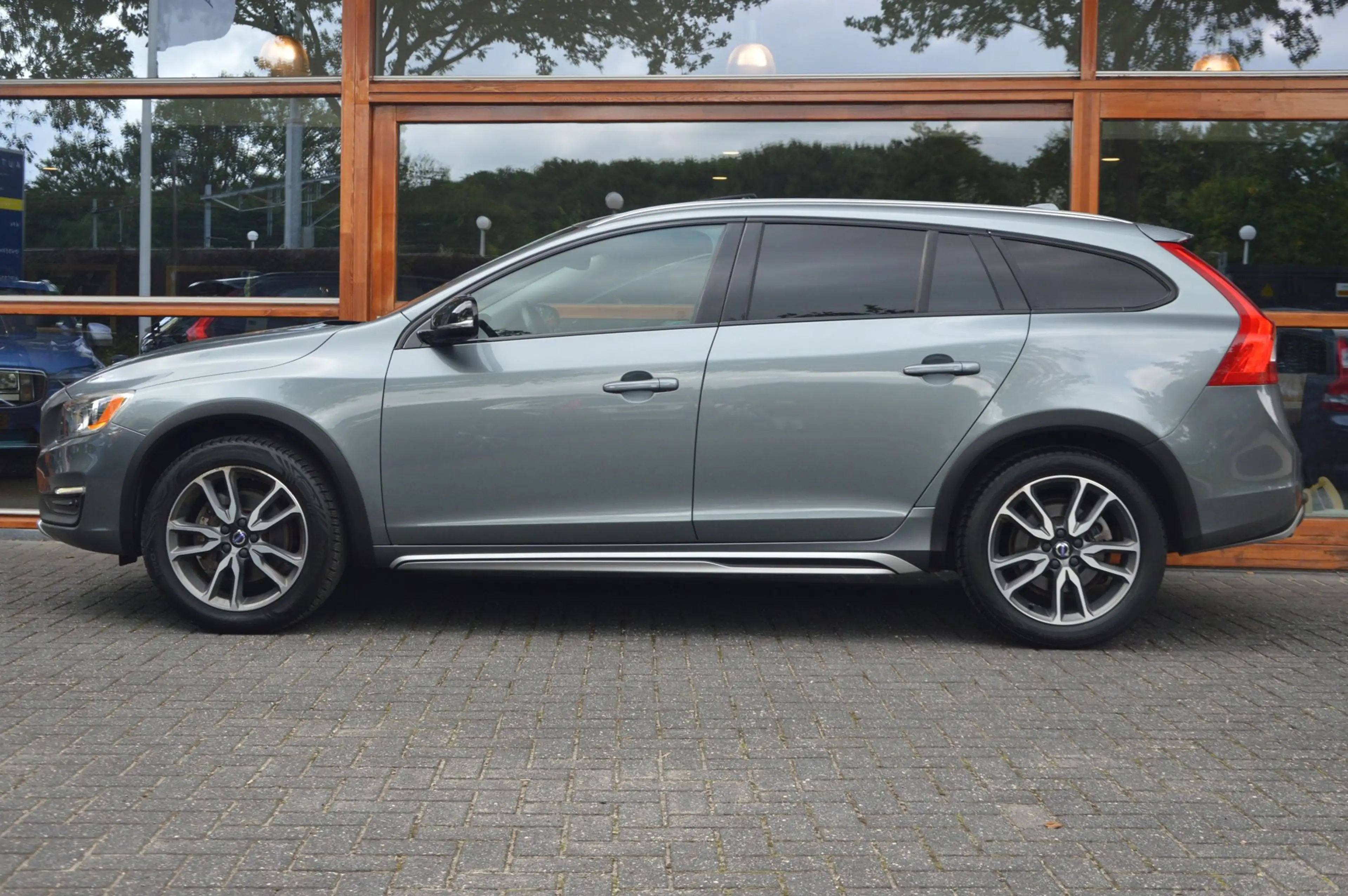Volvo V60 Cross Country 2.0 T5 AWD Polar+ | Panoramdak | Camera | Stoel + — photo 2