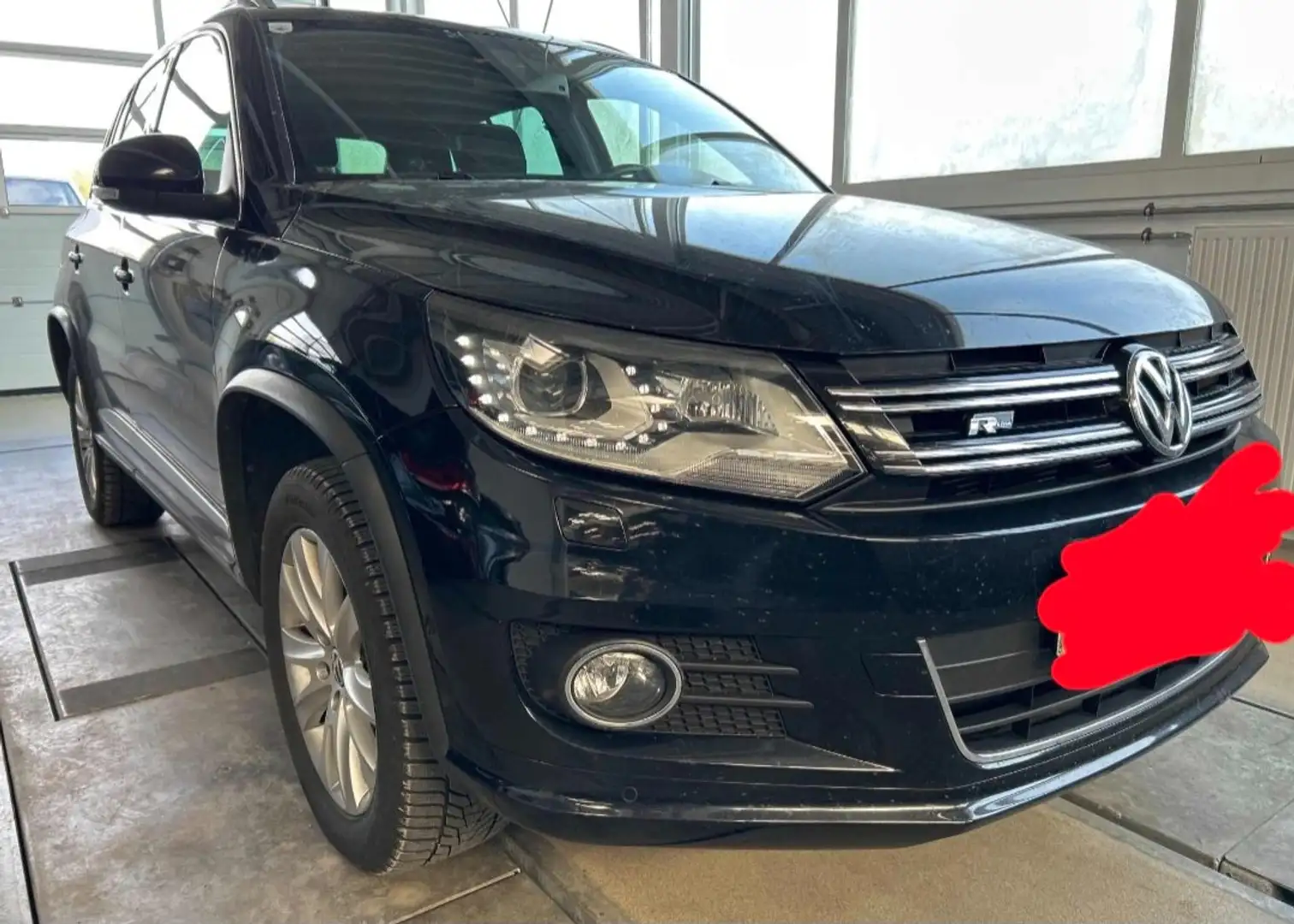 Volkswagen Tiguan R-LINE 2.0 TDI DSG 4Motion Schwarz - 2