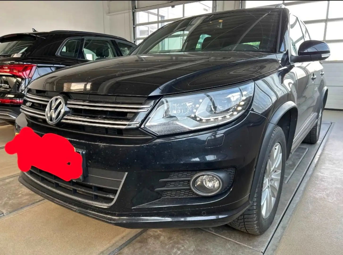 Volkswagen Tiguan R-LINE 2.0 TDI DSG 4Motion Schwarz - 1