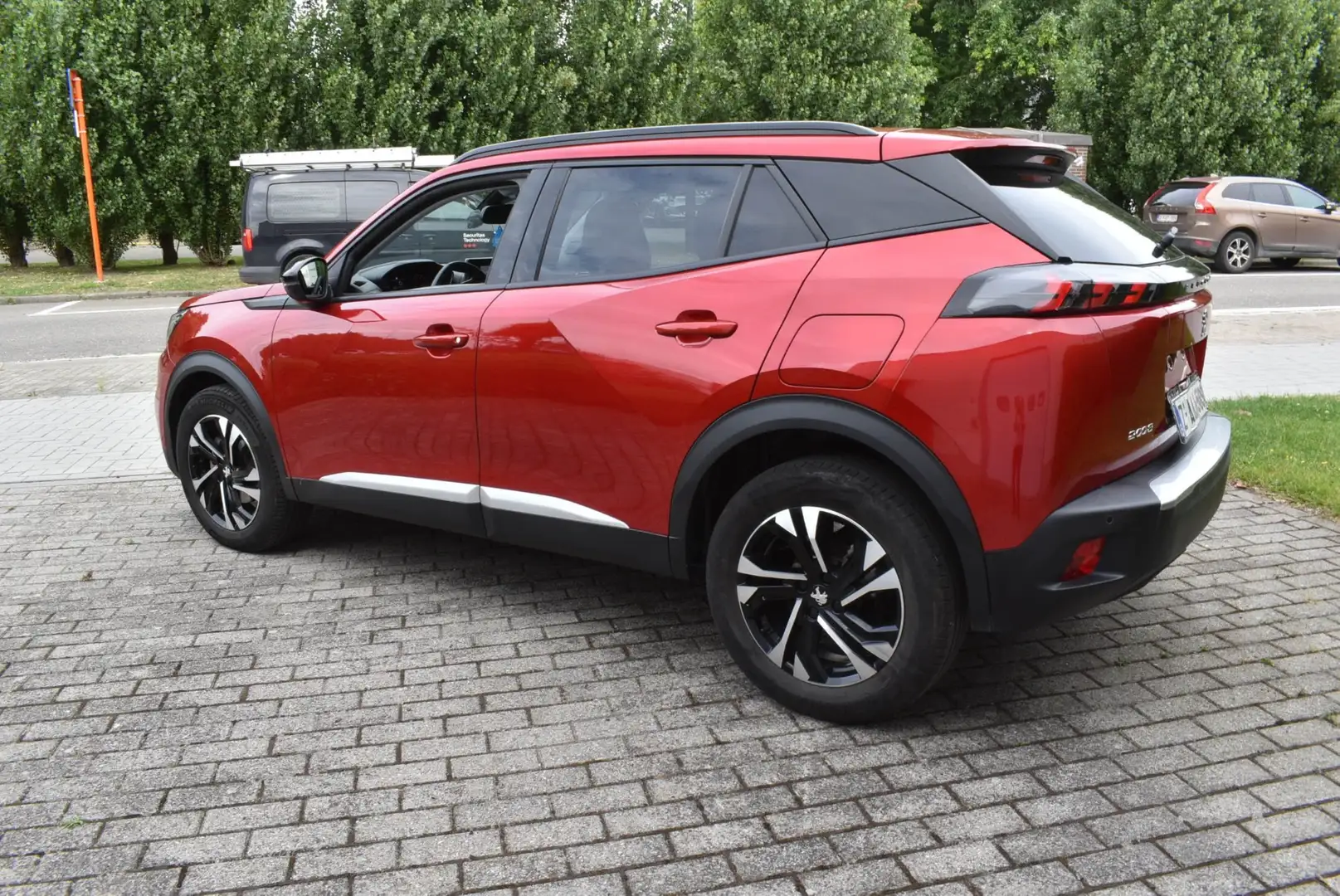 Peugeot 2008 2008 1.5 BlueHDi Allure S Rood - 1