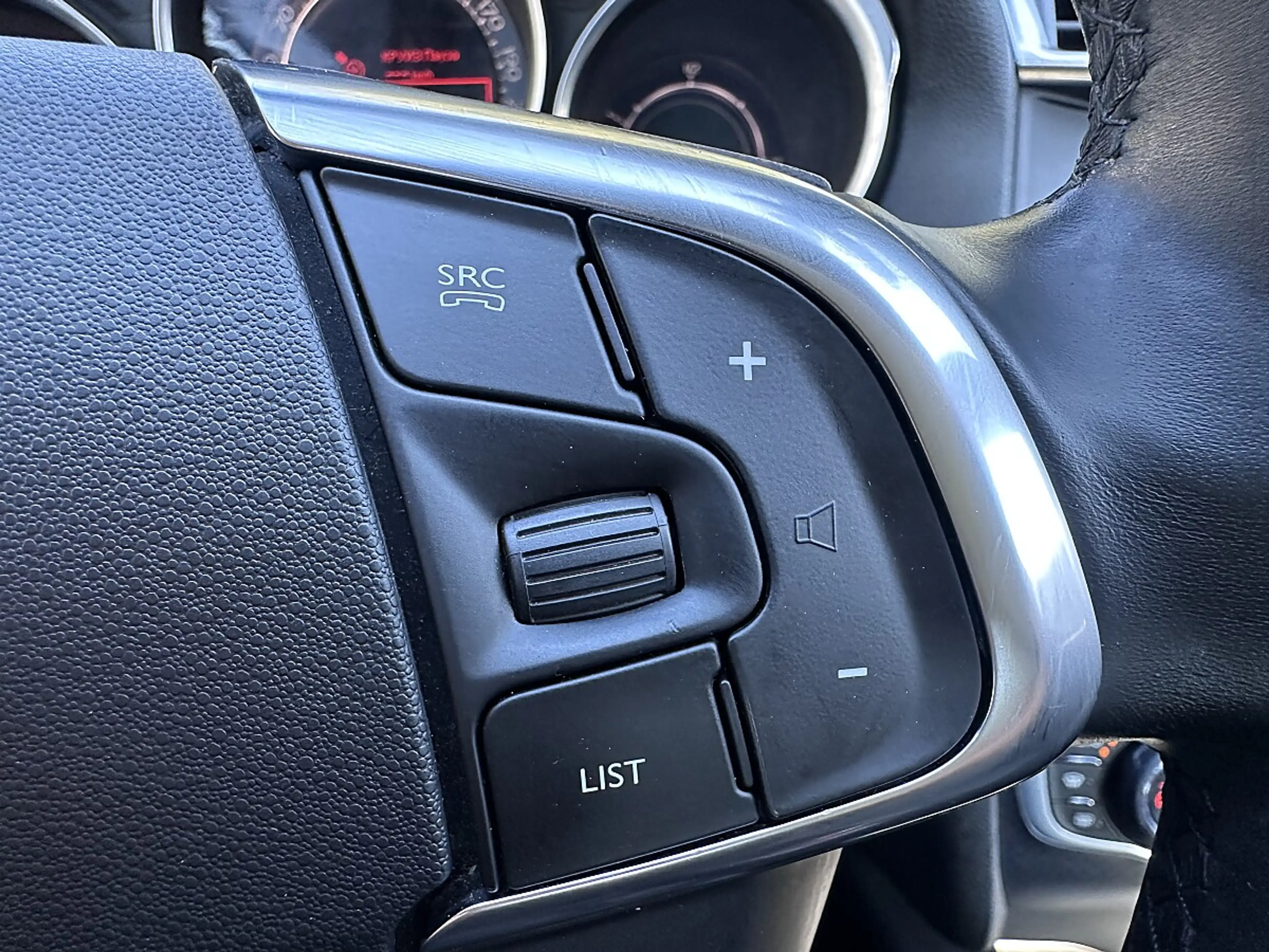 DS Automobiles DS 4 1.6 BlueHDi · Zahnriemen neu · Navi · Rückfahrk... — photo 11