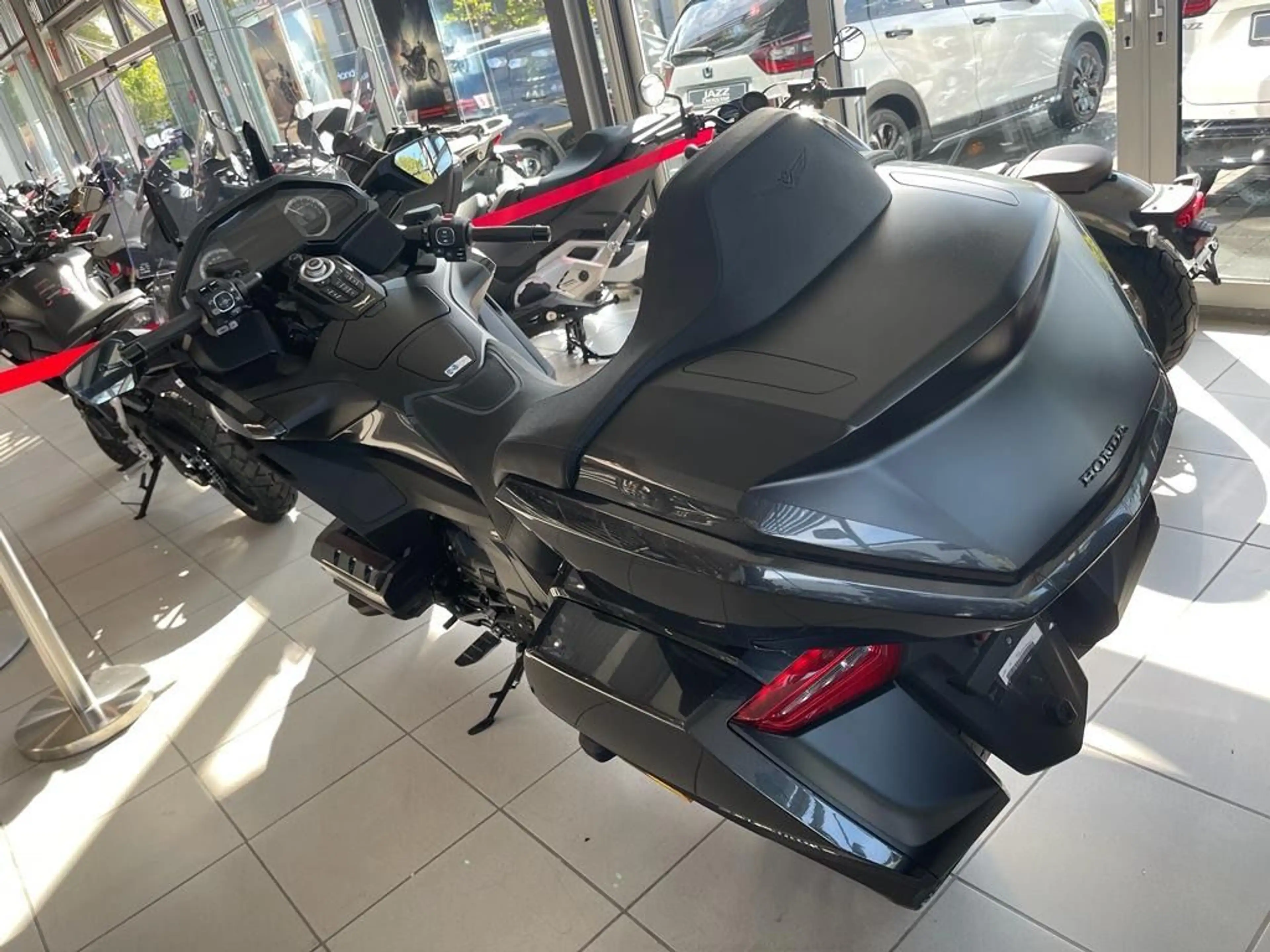 Honda GL 1800 Gold Wing Tour — photo 3