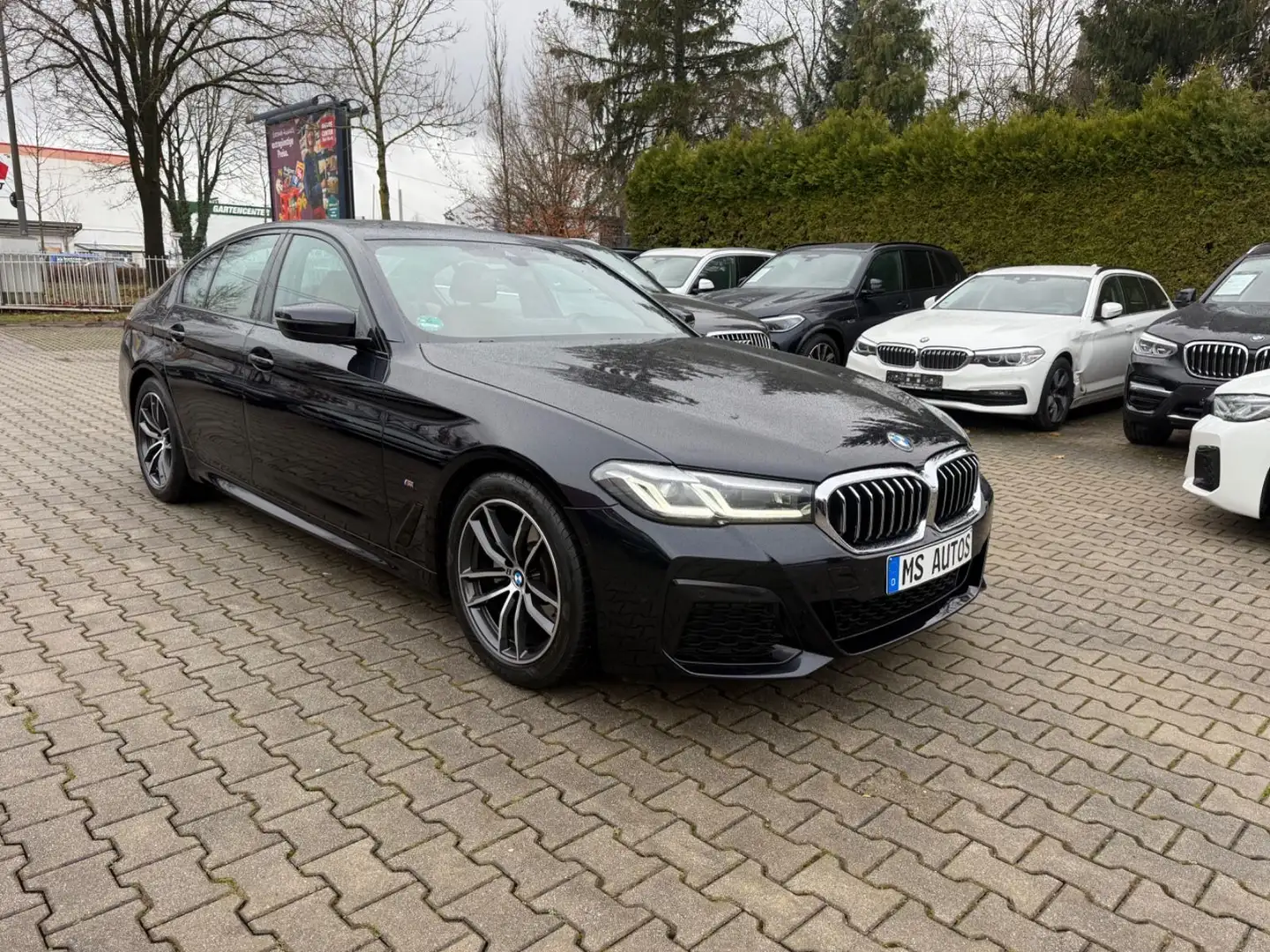 BMW 520 d M-Sport*Glasdach*Harman*Kamera*AHK*4 Zonen Schwarz - 2