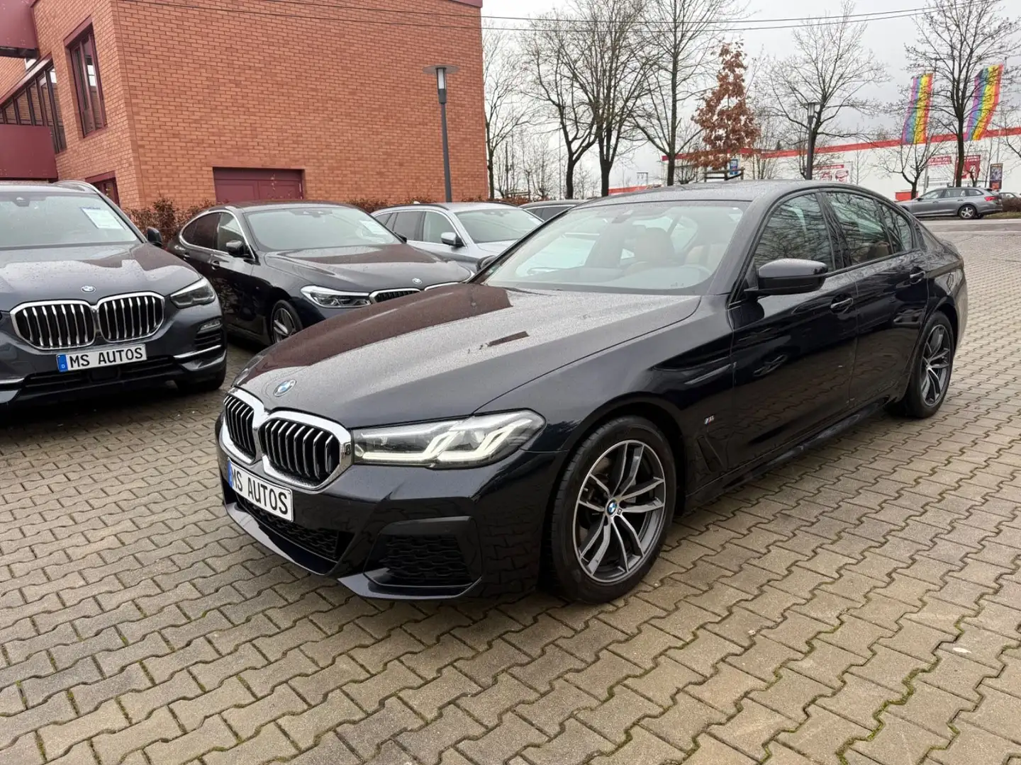 BMW 520 d M-Sport*Glasdach*Harman*Kamera*AHK*4 Zonen Schwarz - 1