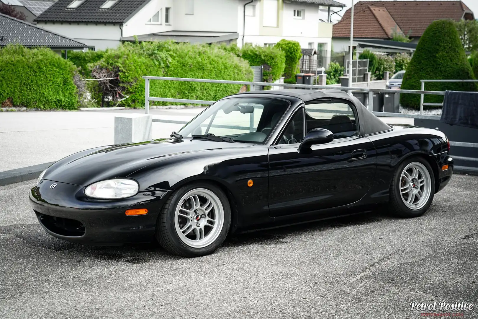 Mazda MX-5 1,6i-16V PROJEKTFAHRZEUG Schwarz - 2