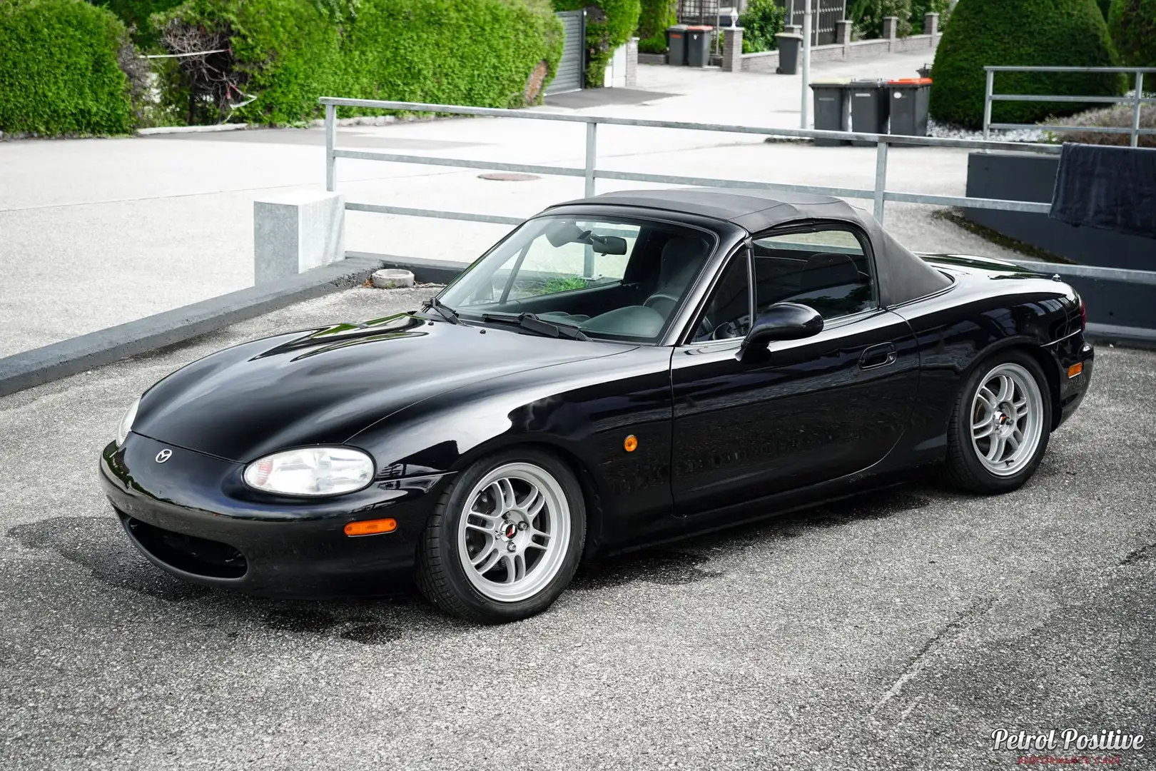 Mazda MX-5 1,6i-16V PROJEKTFAHRZEUG Schwarz - 1