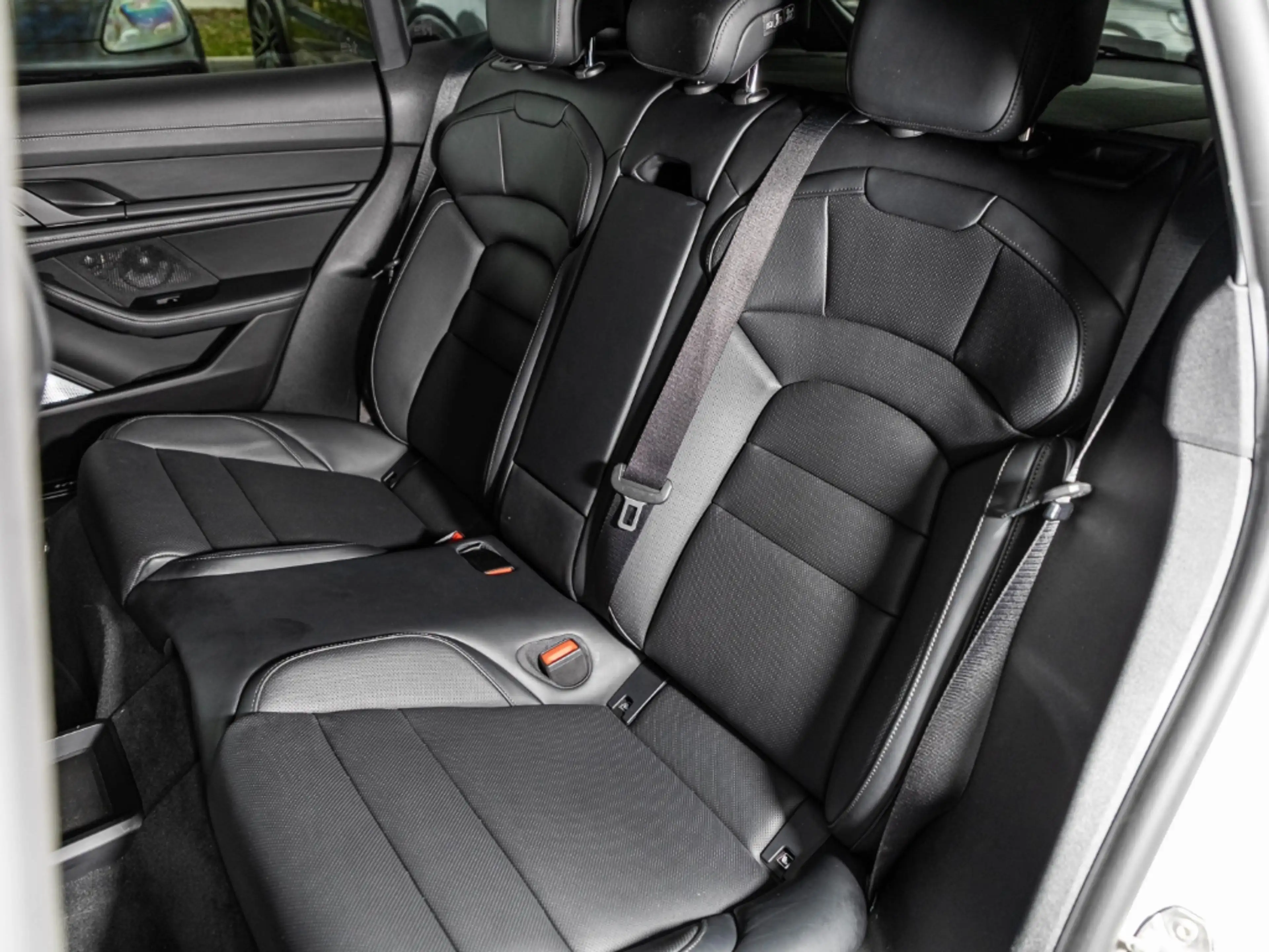 Porsche Taycan GTS Sport Turismo — photo 13