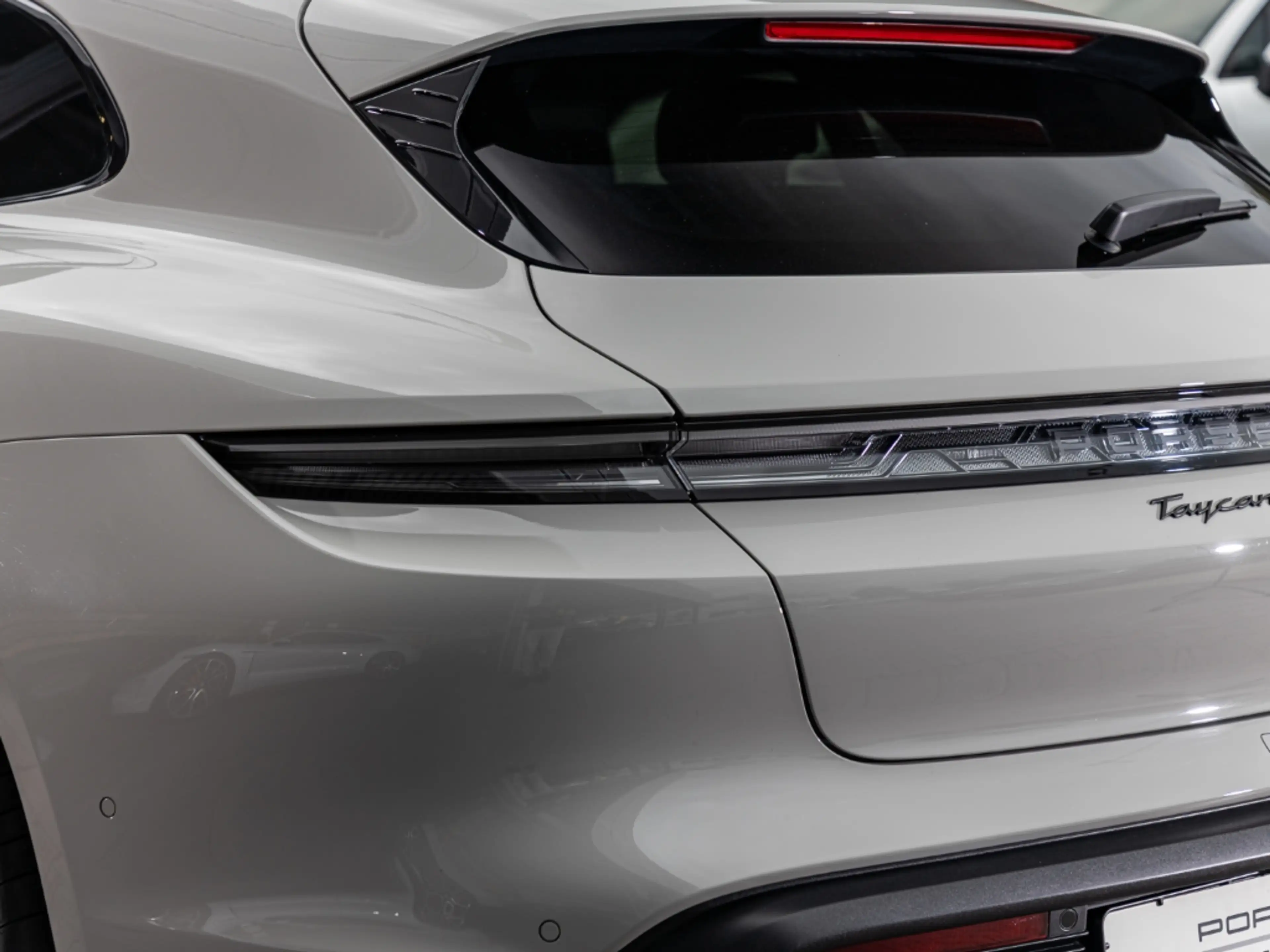 Porsche Taycan GTS Sport Turismo — photo 10