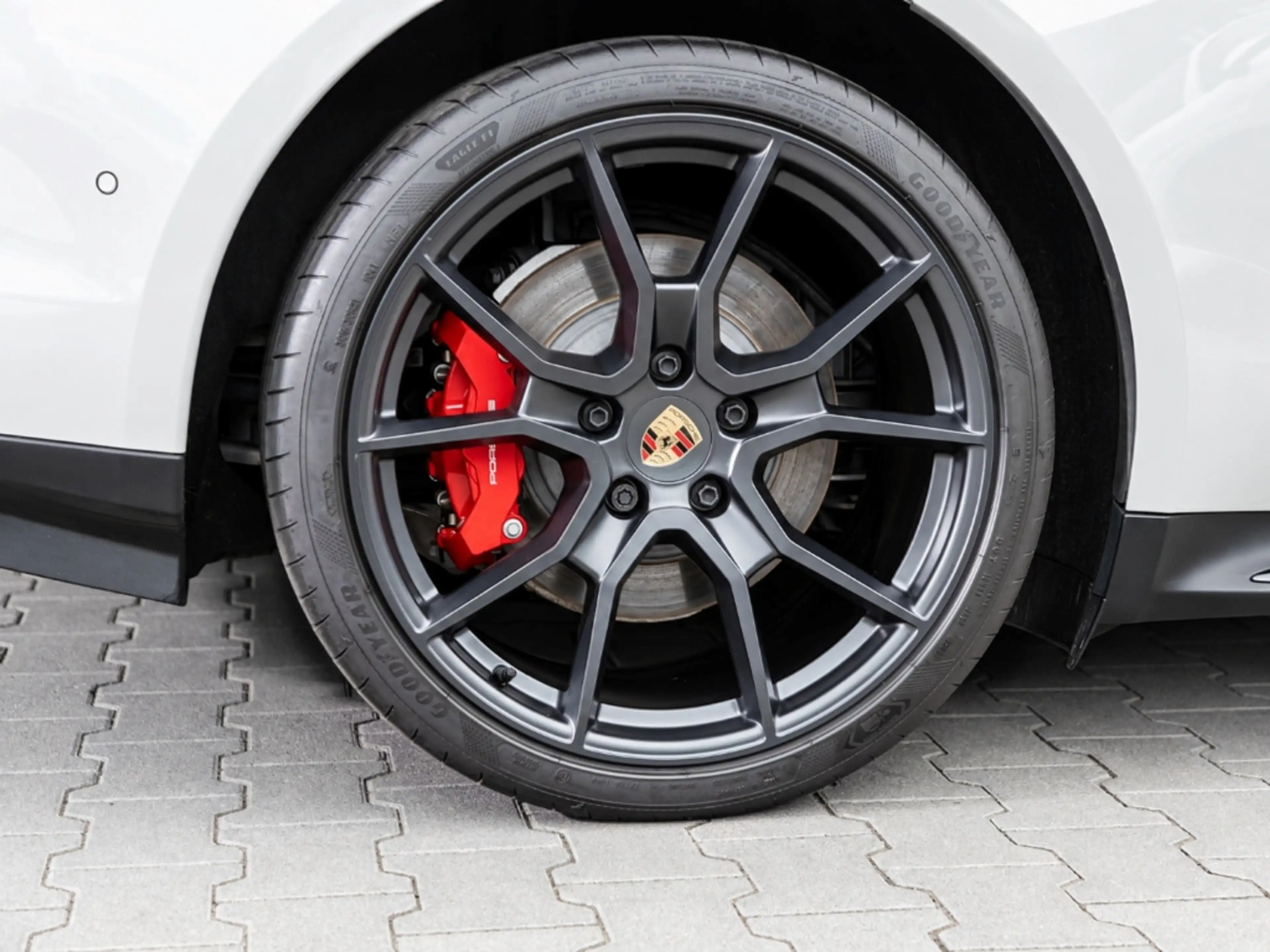 Porsche Taycan GTS Sport Turismo — photo 8