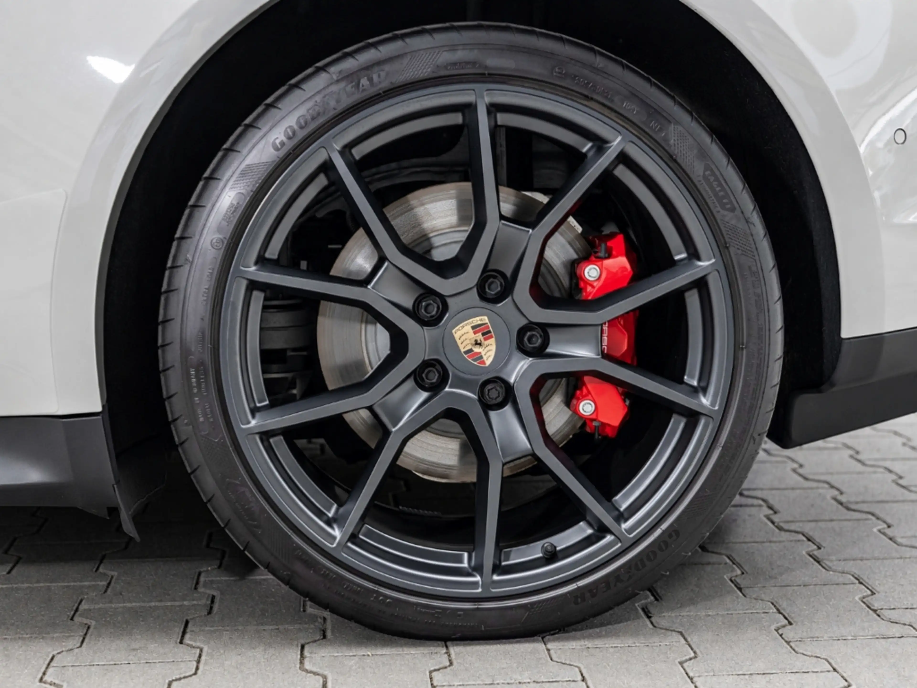 Porsche Taycan GTS Sport Turismo — photo 7