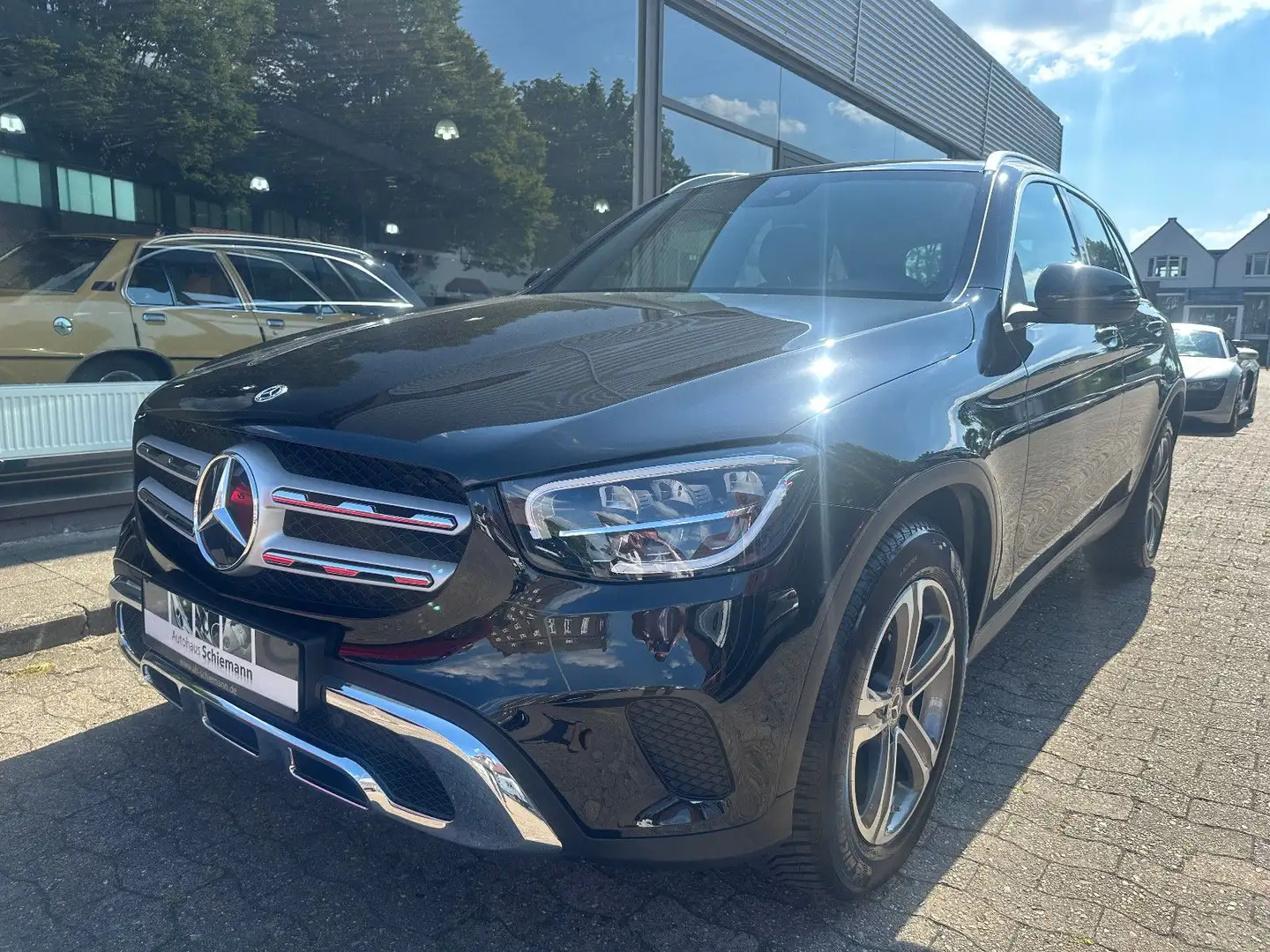 Mercedes-Benz GLC 200 4Matic NAVI/AHK/AMBIENTE/TOTWINKEL/M-BUX Schwarz - 2