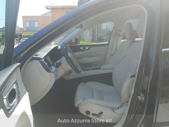 Volvo XC60 view 9
