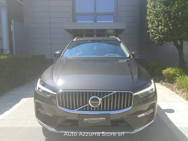 Volvo XC60 view 2