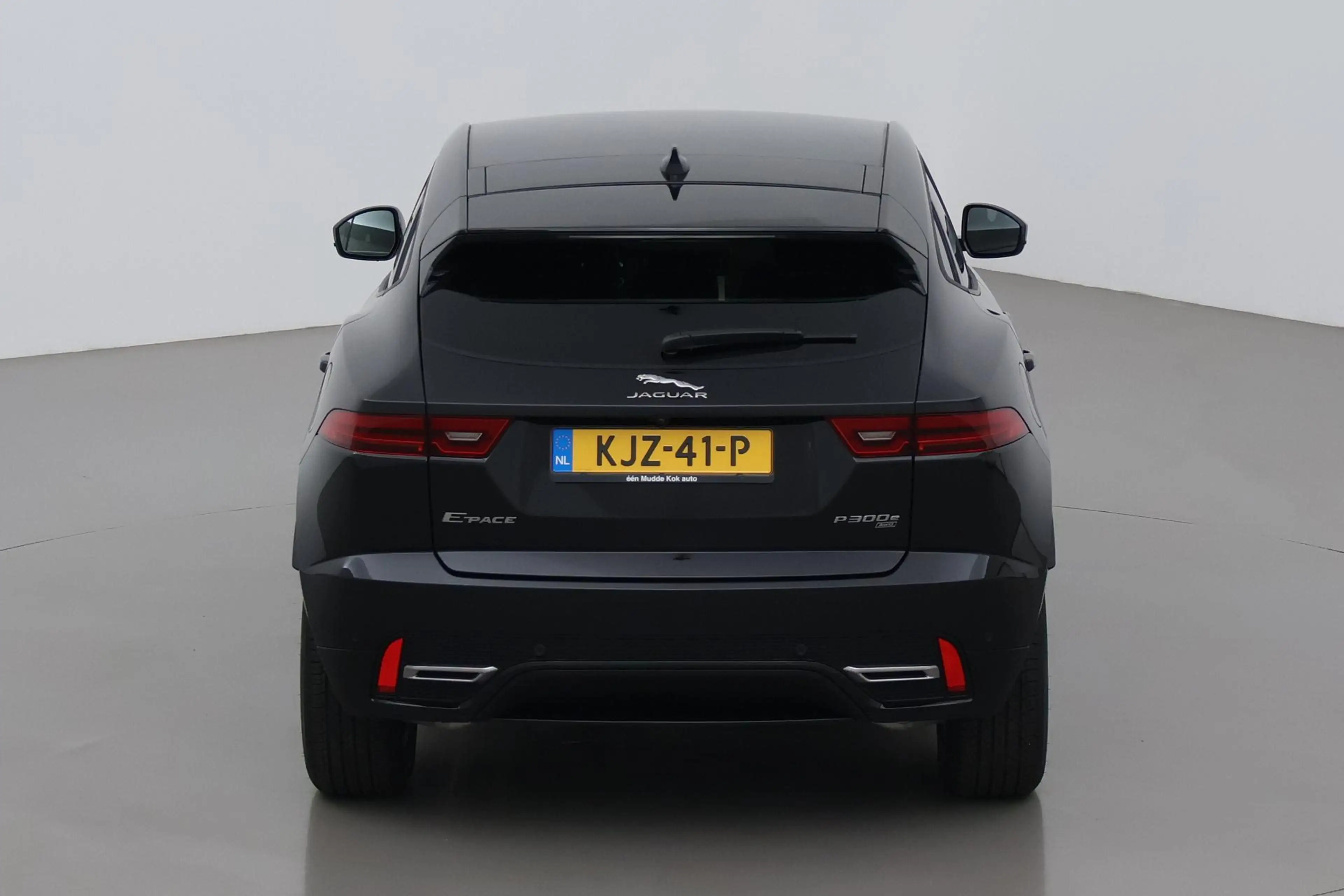 Jaguar E-Pace P300e AWD R-Dynamic S | ACC | Panoramadak | Memory — photo 9