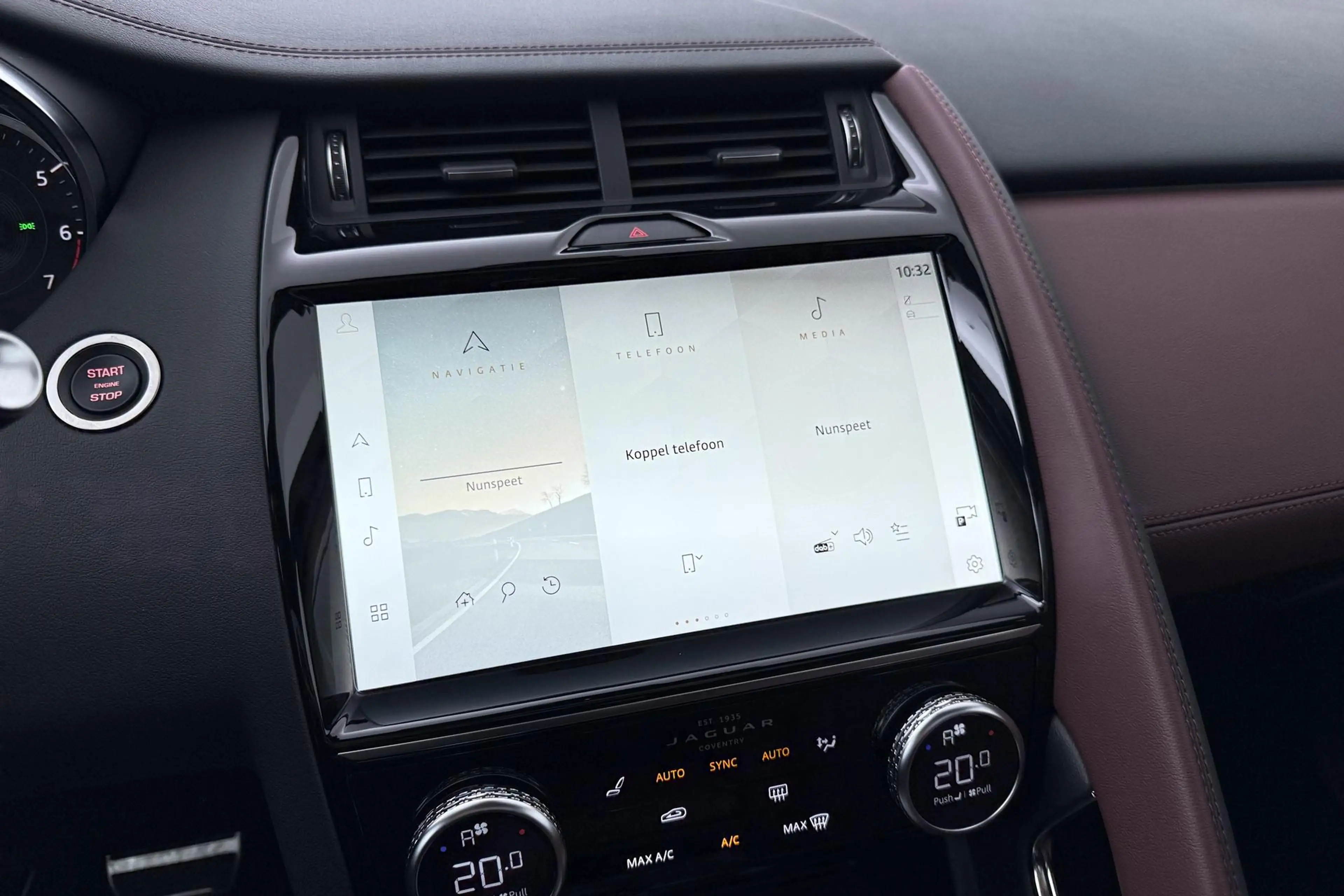 Jaguar E-Pace P300e AWD R-Dynamic S | ACC | Panoramadak | Memory — photo 22