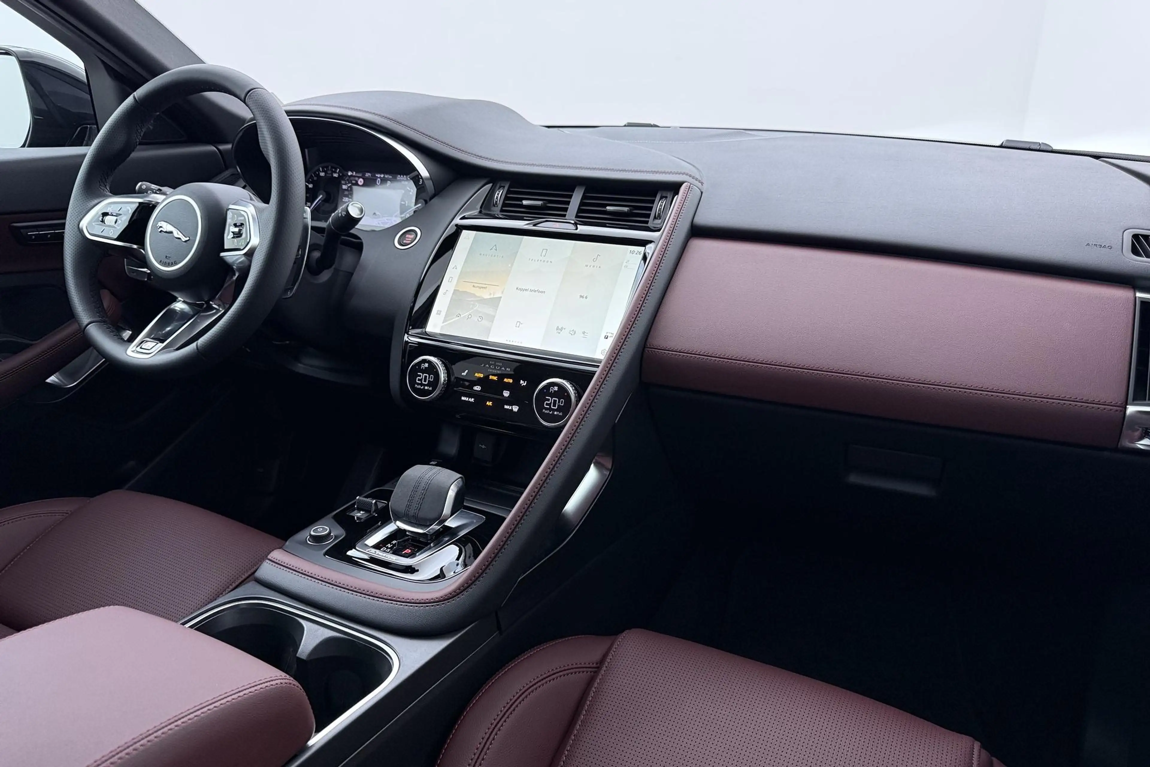 Jaguar E-Pace P300e AWD R-Dynamic S | ACC | Panoramadak | Memory — photo 17