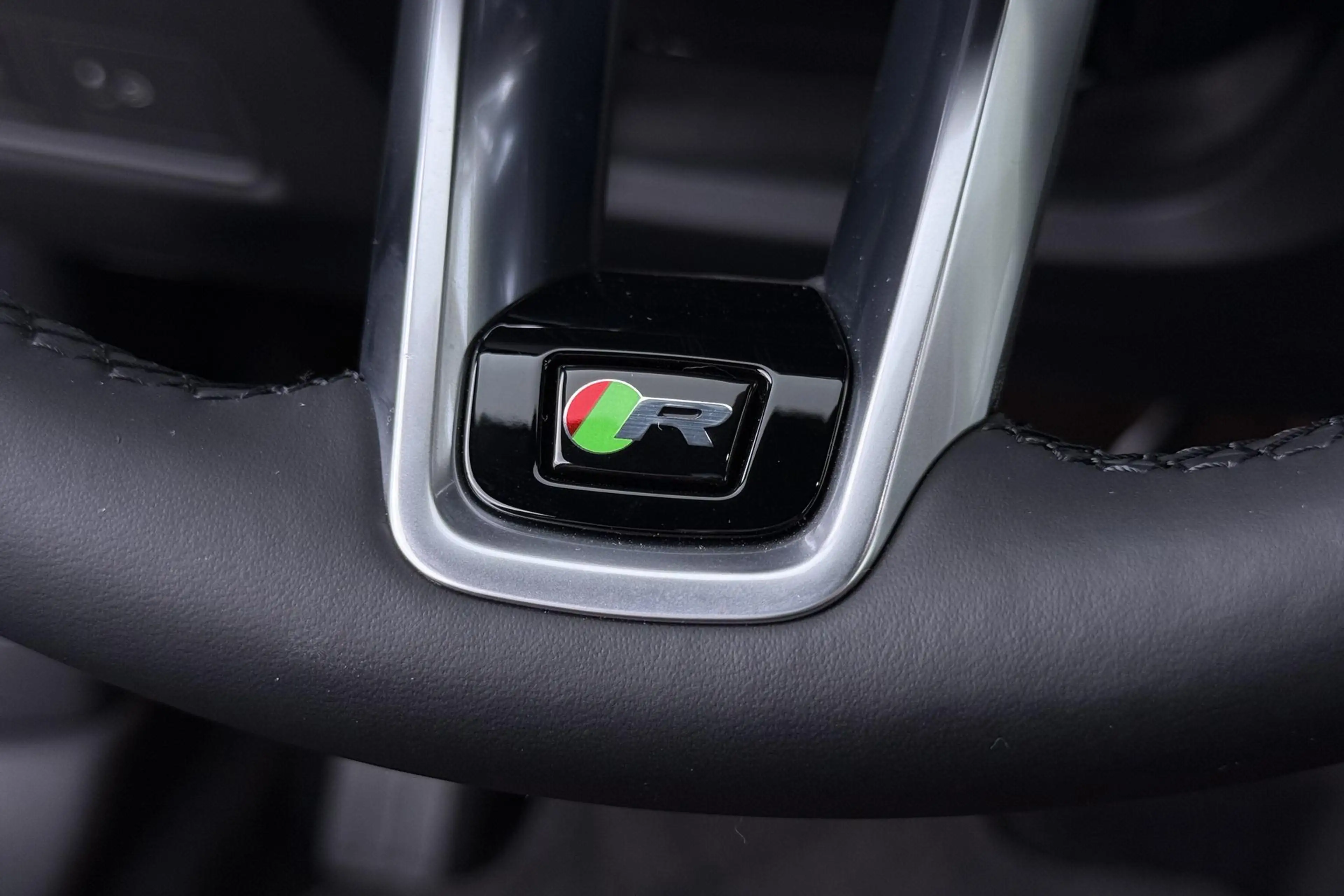 Jaguar E-Pace P300e AWD R-Dynamic S | ACC | Panoramadak | Memory — photo 42