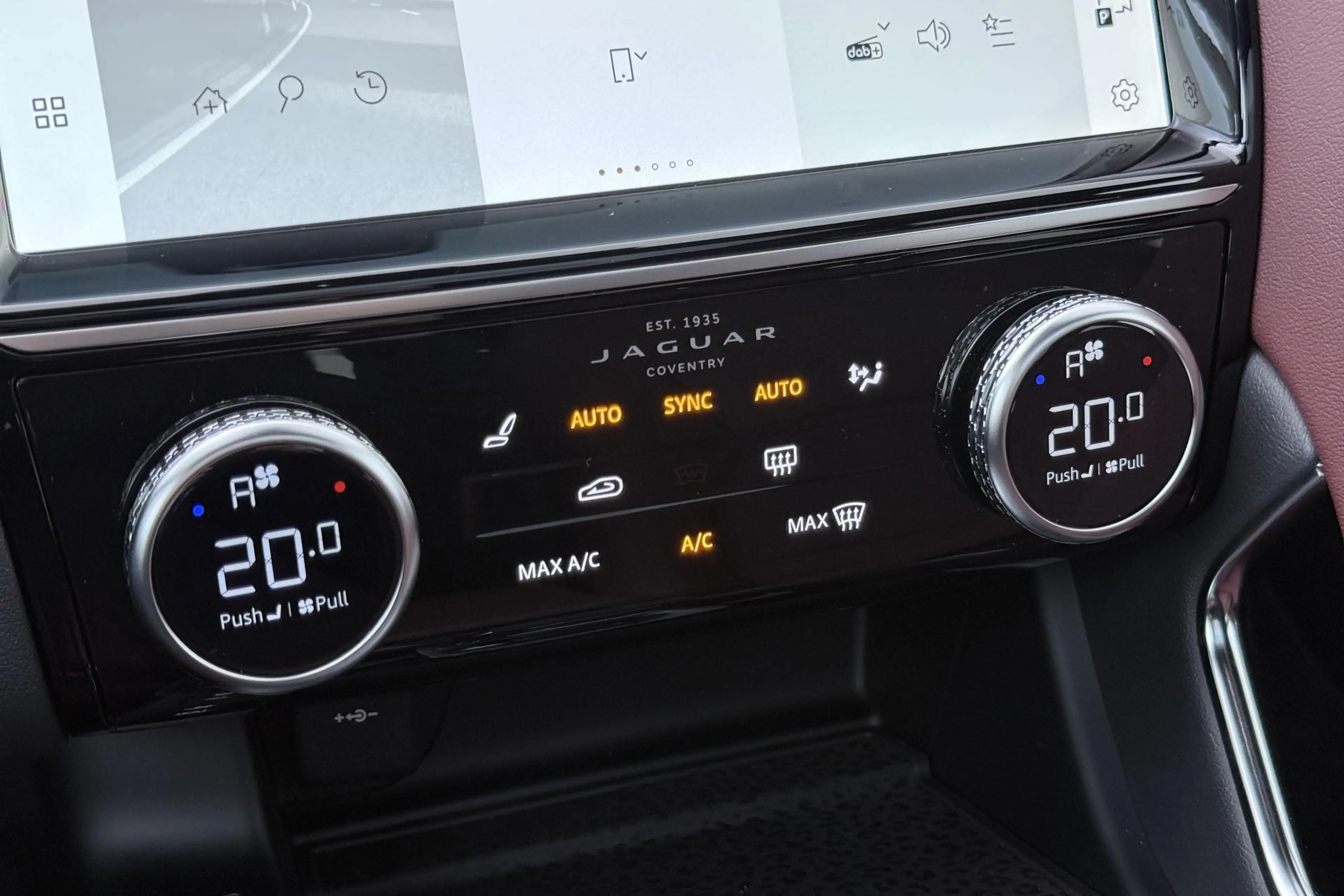 Jaguar E-Pace P300e AWD R-Dynamic S | ACC | Panoramadak | Memory — photo 31