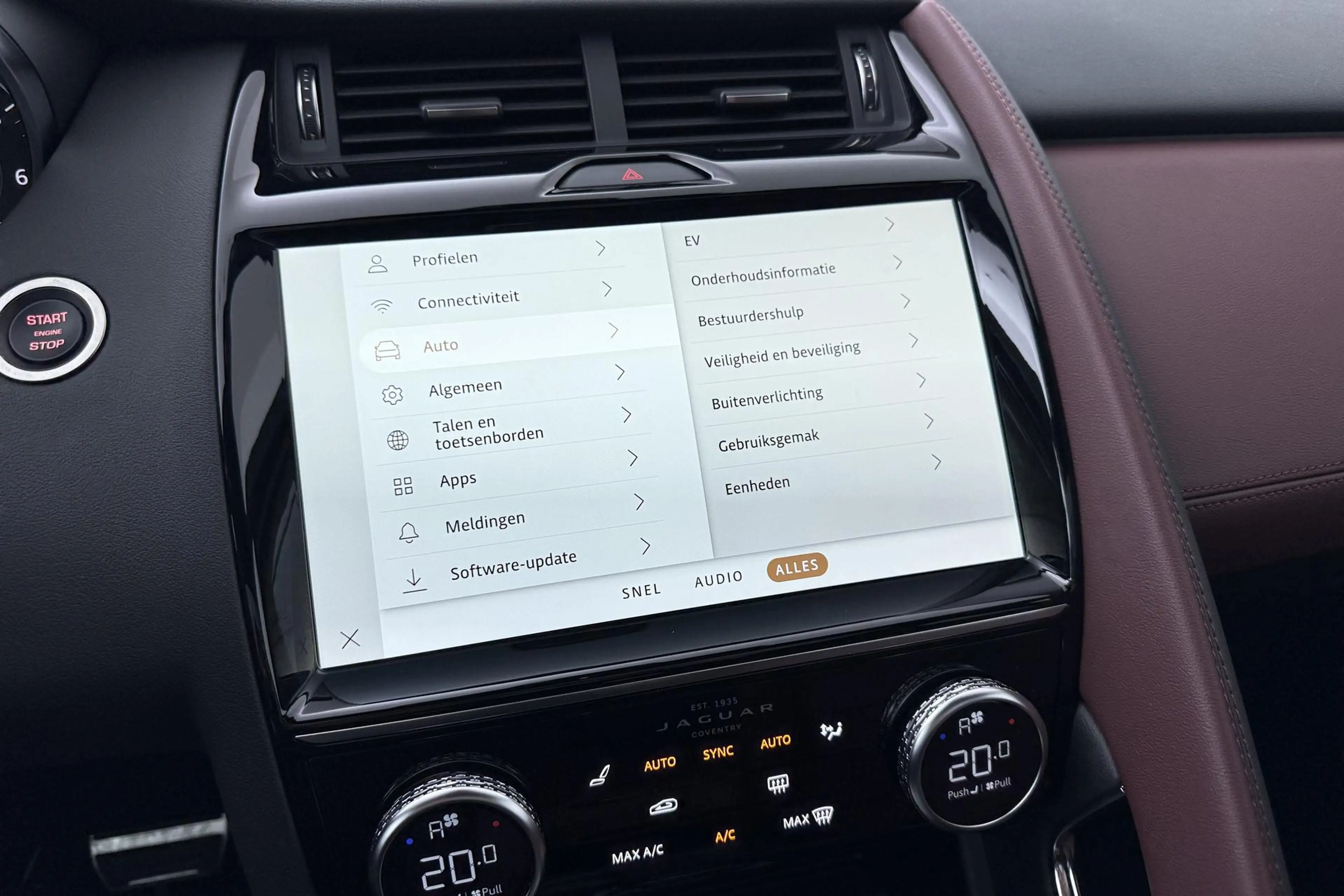 Jaguar E-Pace P300e AWD R-Dynamic S | ACC | Panoramadak | Memory — photo 28
