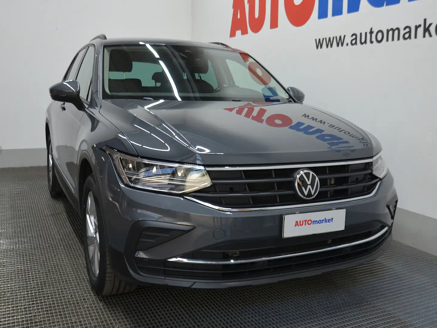 Volkswagen Tiguan 2.0 TDI Life 4motion 150cv dsg Grigio - 2