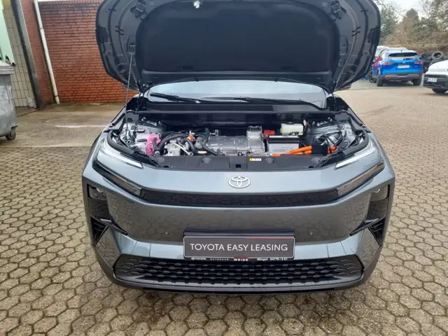 Toyota C-HR+ view 10