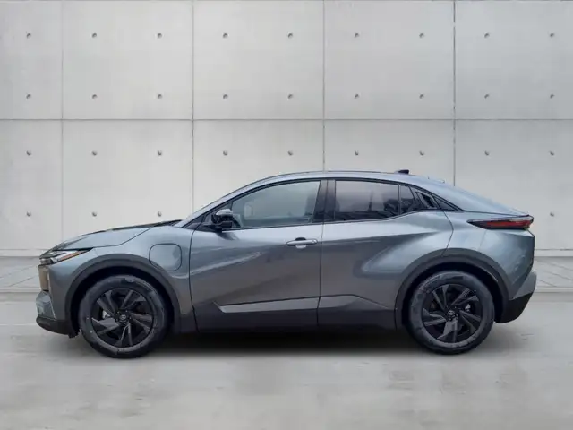 Toyota C-HR+ view 3