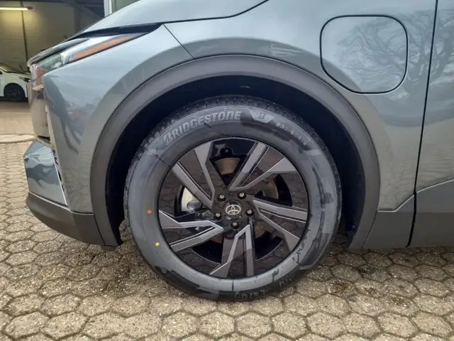 Toyota C-HR+ view 13