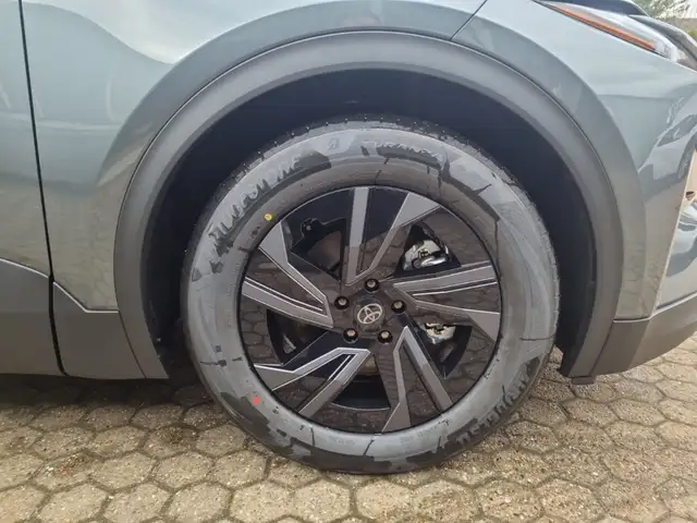Toyota C-HR+ view 12