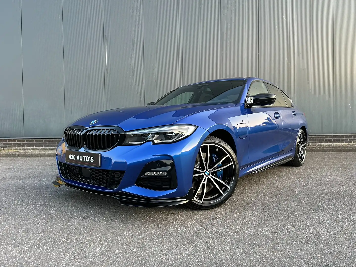 BMW 330 330e M-sport Head-Up Laser Schuifdak Keyless Blauw - 1