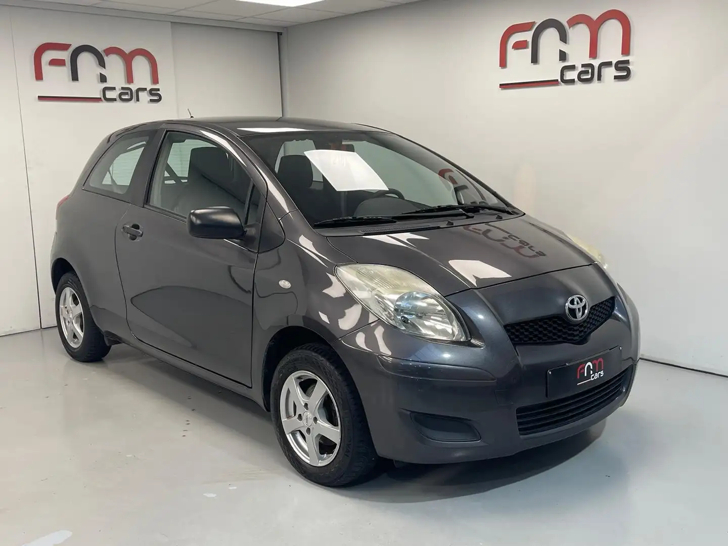 Toyota Yaris 1.0 VVT-i Cool bwj2010 168.000km Garantie Grijs - 1