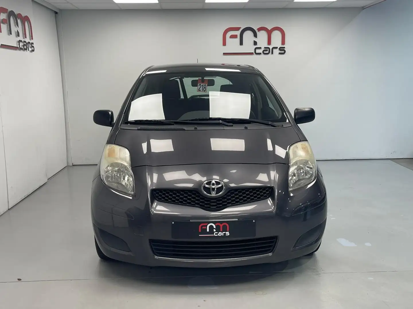 Toyota Yaris 1.0 VVT-i Cool bwj2010 168.000km Garantie Grijs - 2