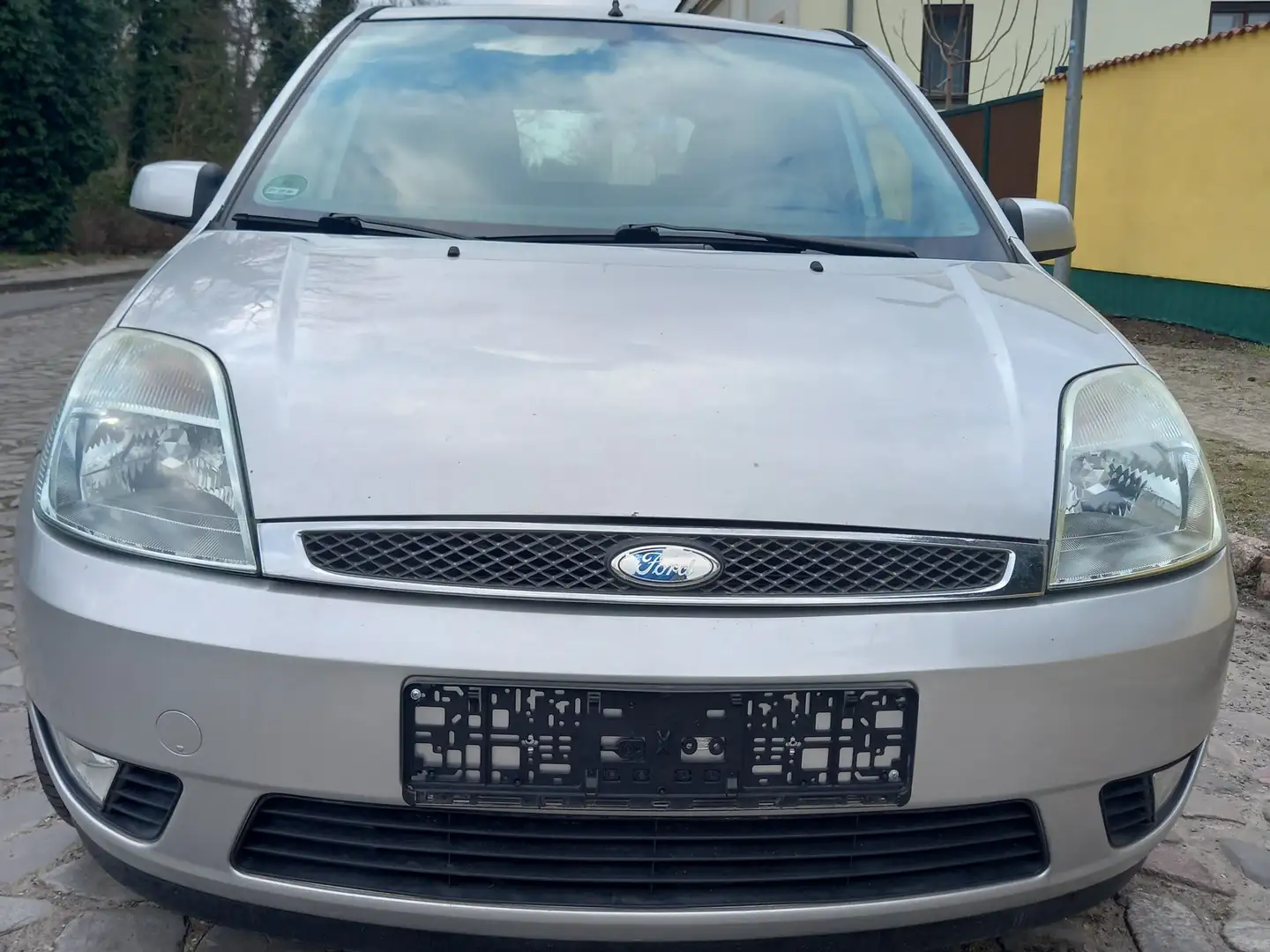 Ford Fiesta 1.4 , Zahnriemen neu, TÜV neu, Klima gemacht Plateado - 2