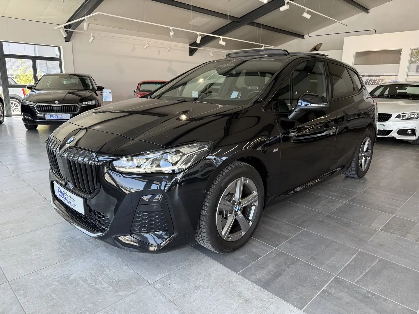 BMW 223 Active Tourer 223iXAS MHEV//full options!!!53.000k Zwart - 1