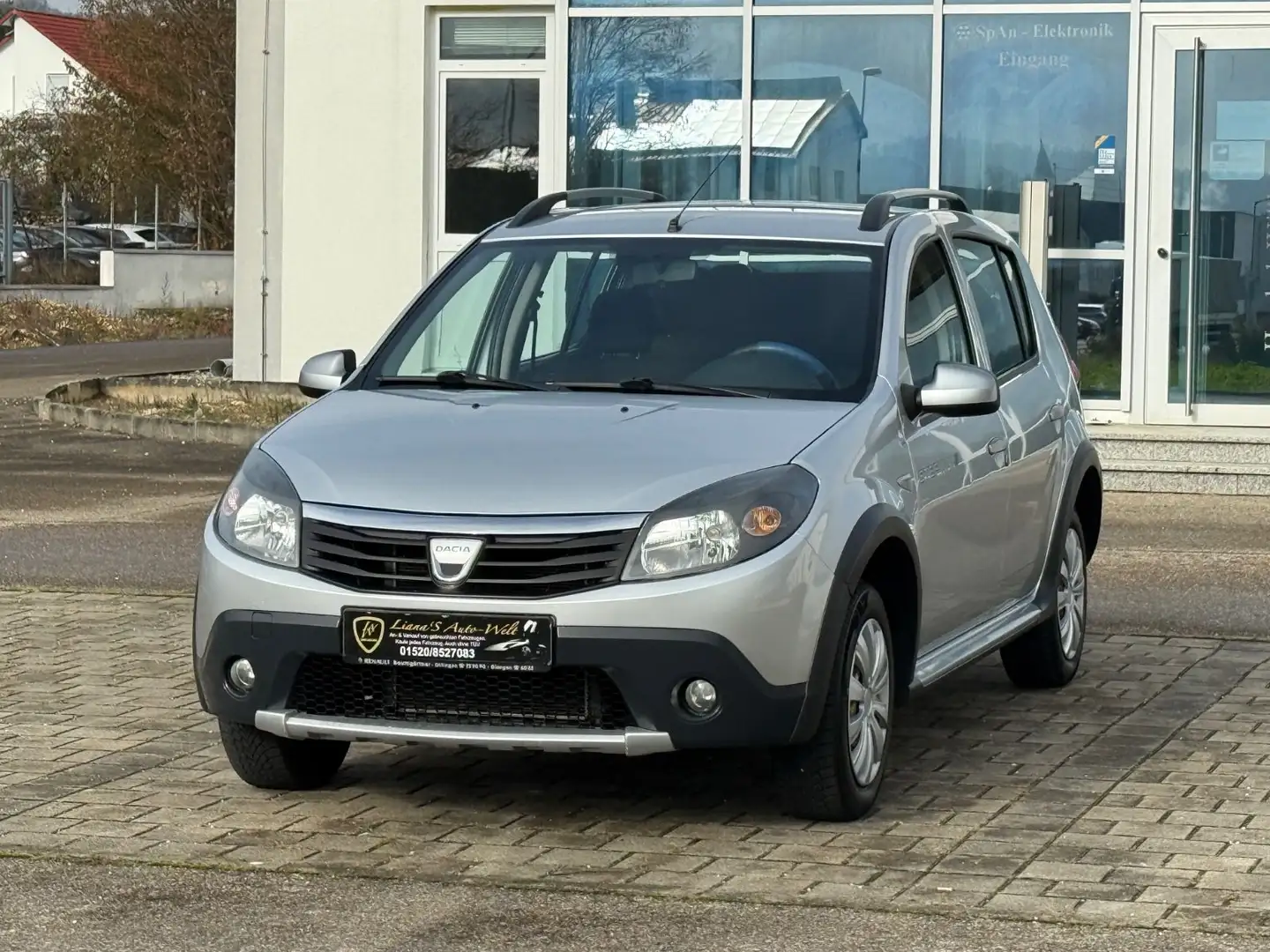 Dacia Sandero Stepway 1.6 AHK USB Tüv/Au 10.2027 Grau - 2