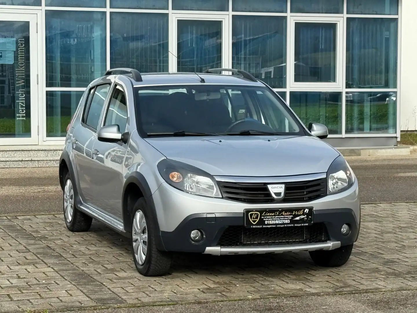 Dacia Sandero Stepway 1.6 AHK USB Tüv/Au 10.2027 Grau - 1