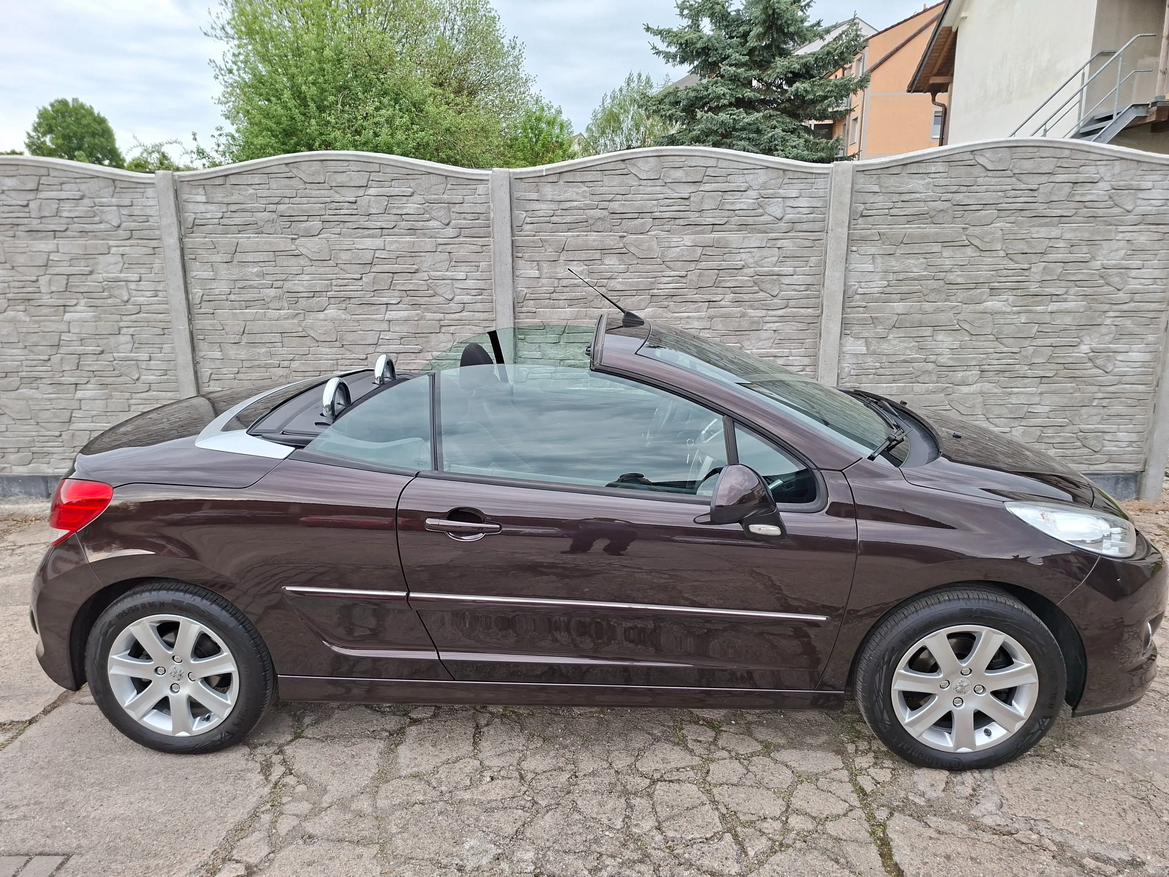 Peugeot 207 207 CC **nur 57.300km** — photo 2
