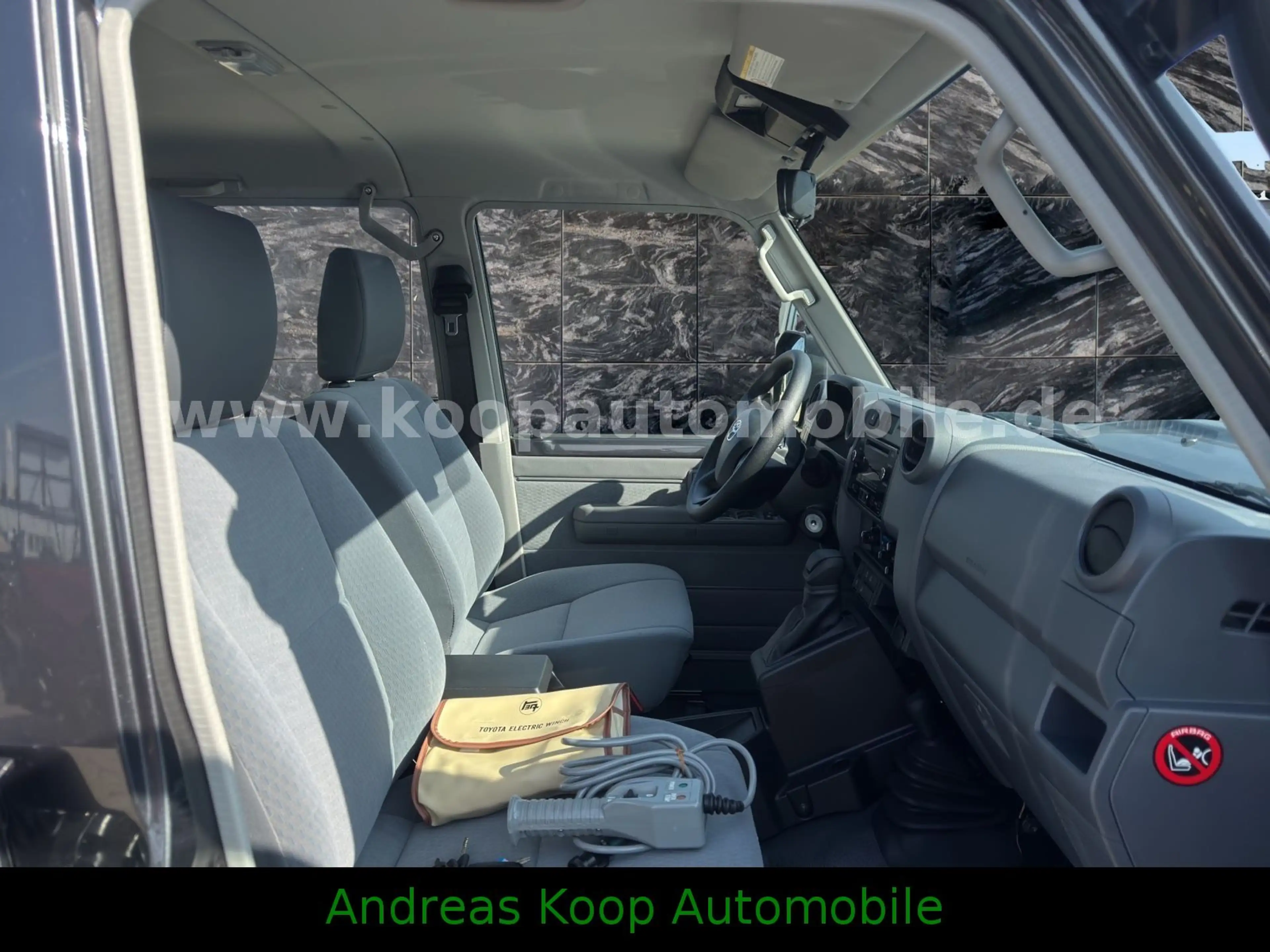 Toyota Land Cruiser GRJ 79 DC LX 40th Automatik SOFORT — photo 5