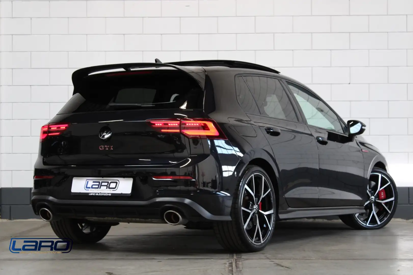 Volkswagen Golf GTI 2.0 TSI Clubsport | Pano IQ.Lights Cam Blackstyle Zwart - 2