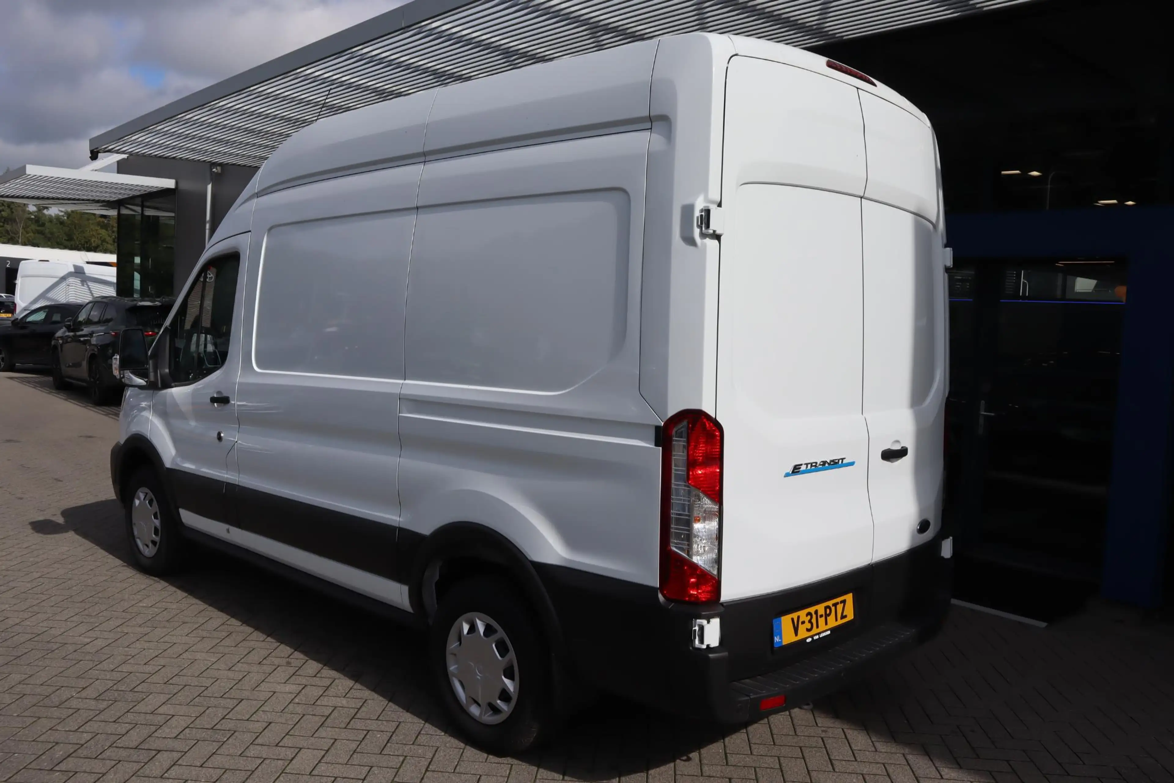 Ford E-Transit 350 L2H3 TREND 68KWH 2025! ALL-SEASON 4-JAAR/100.0 — photo 3