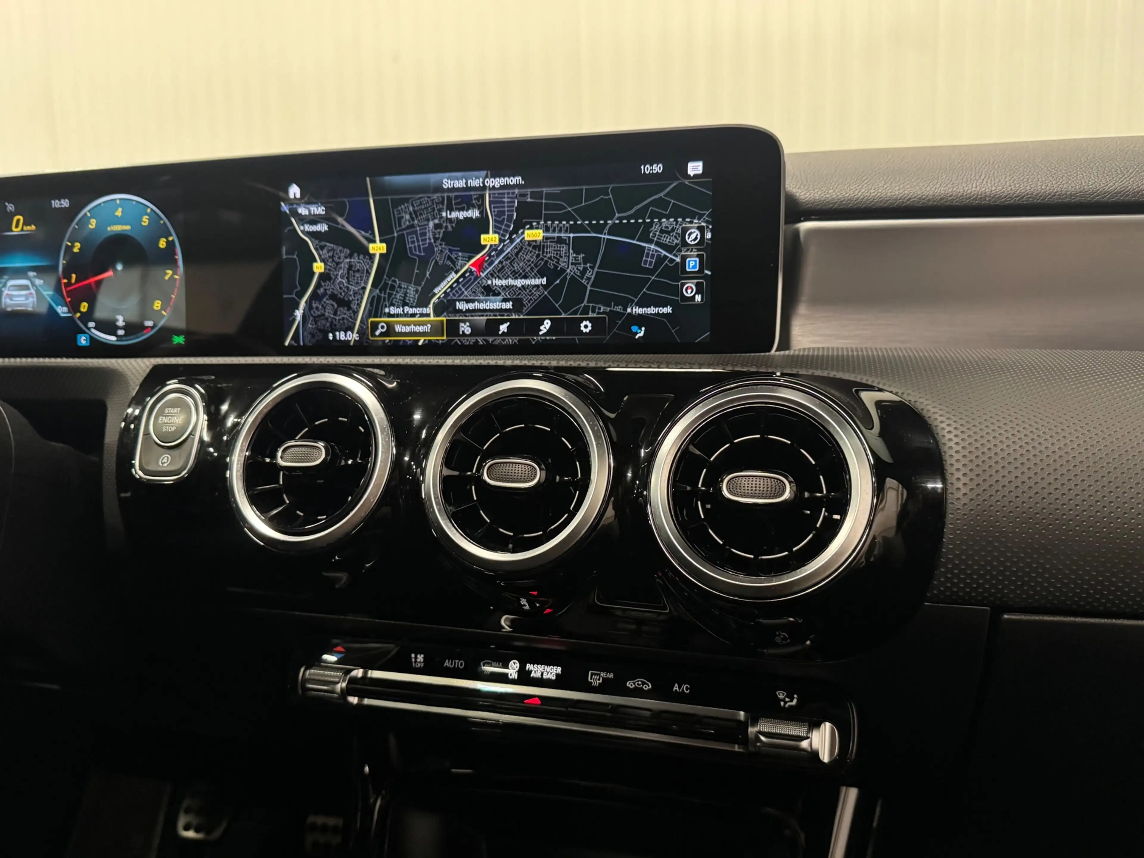 Mercedes-Benz A 200 Business Solution AMG | PANO | NIGHT | LED | CRUIS — photo 14