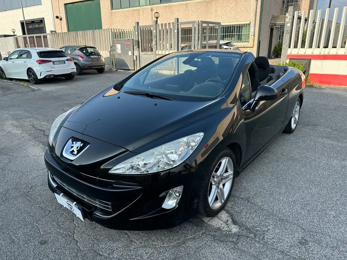 Peugeot 308 2.0 HDi 136CV CC Féline Schwarz - 1