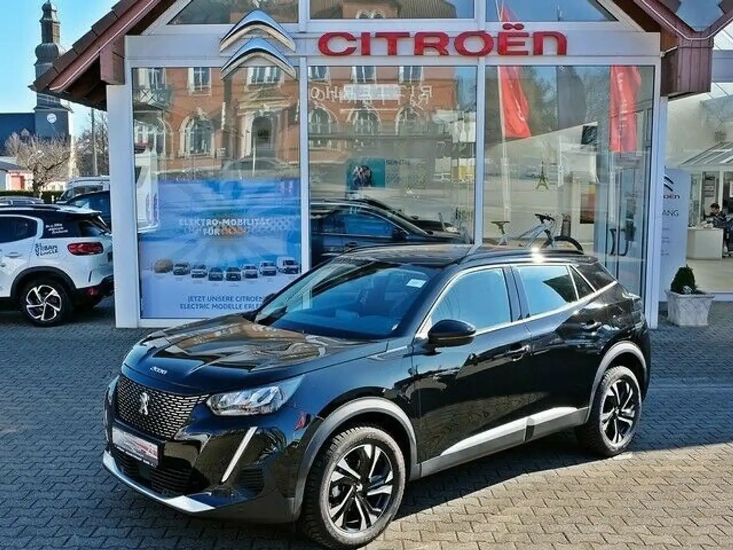 Peugeot 2008 PureTech 130 Allure Zwart - 1
